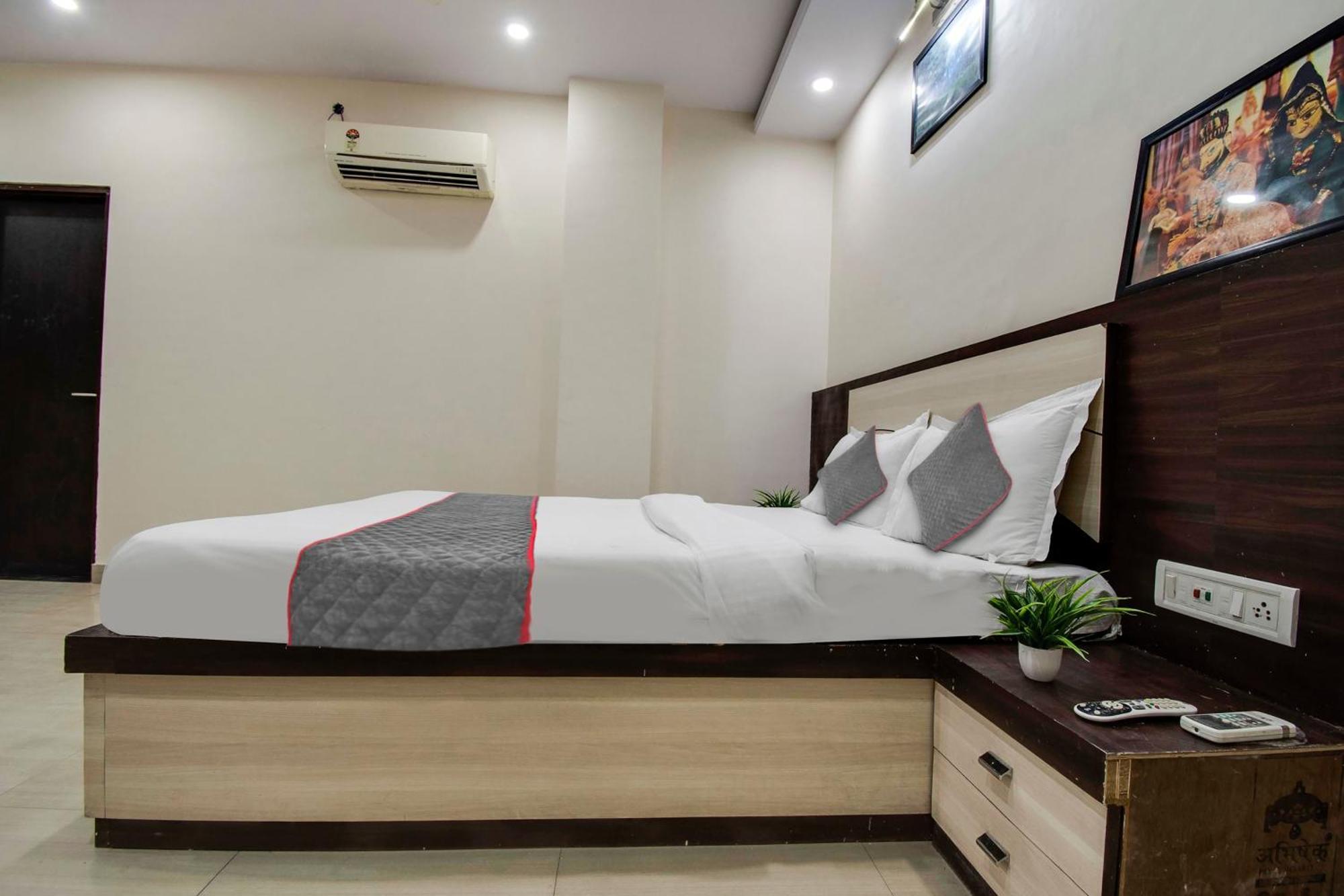 Capital O Pink Peral Hotel