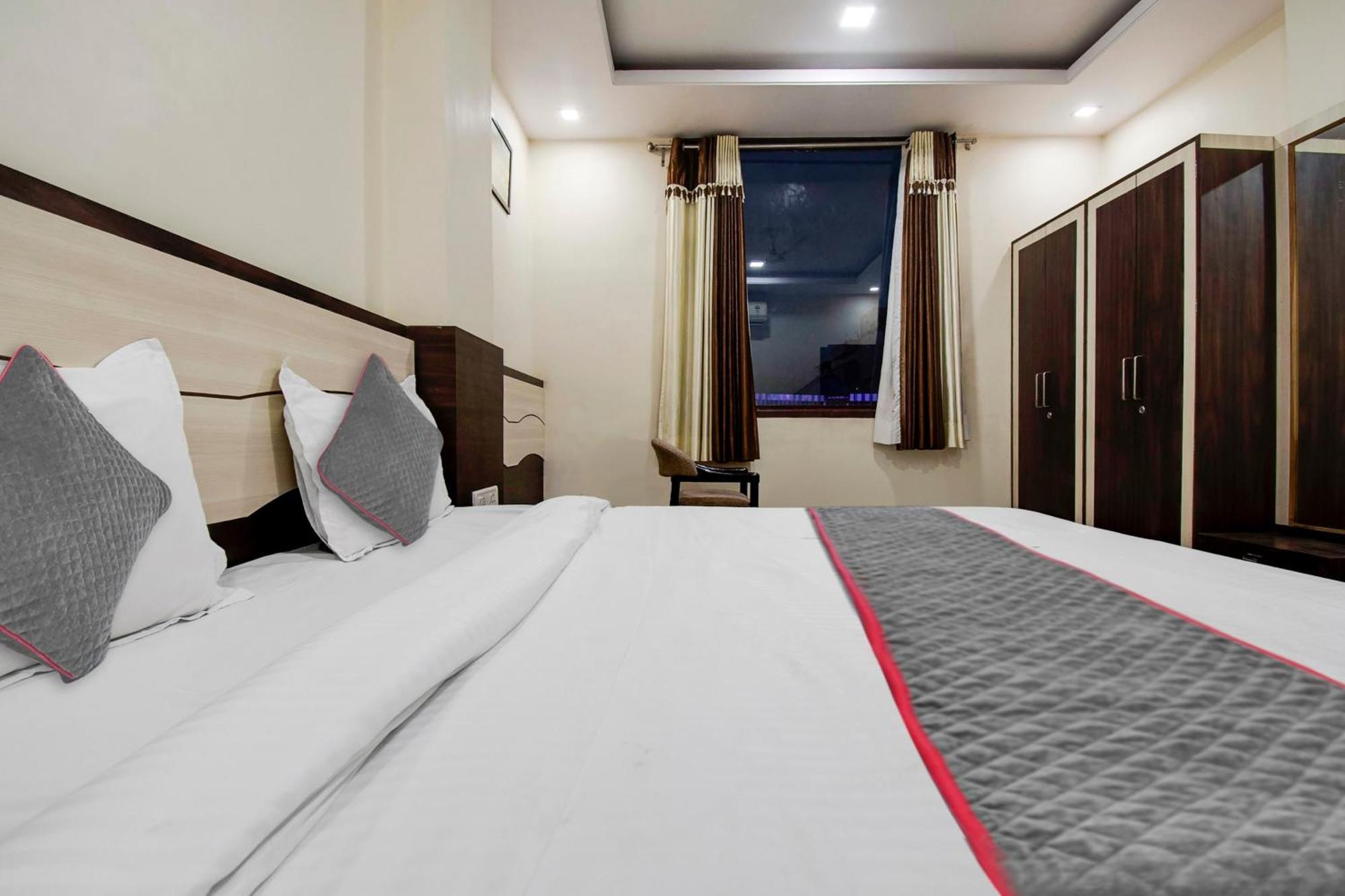 Capital O Pink Peral Hotel Jaipur