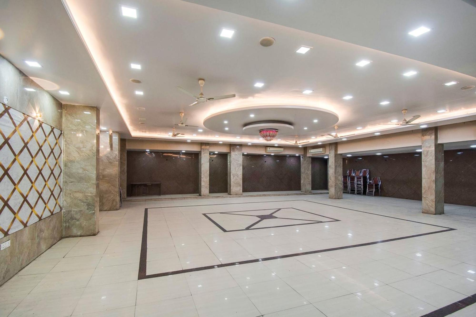 Capital O Pink Peral Hotel Jaipur