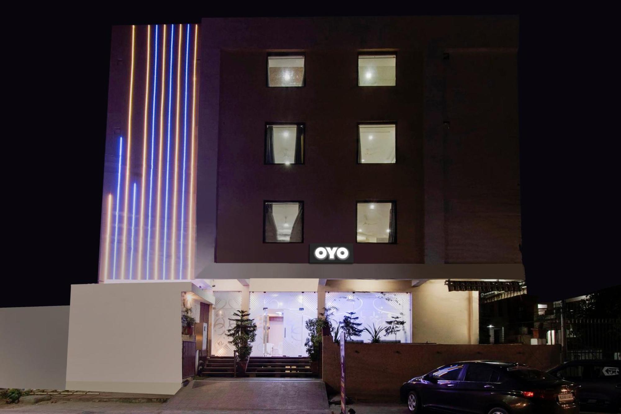 Capital O Pink Peral Hotel