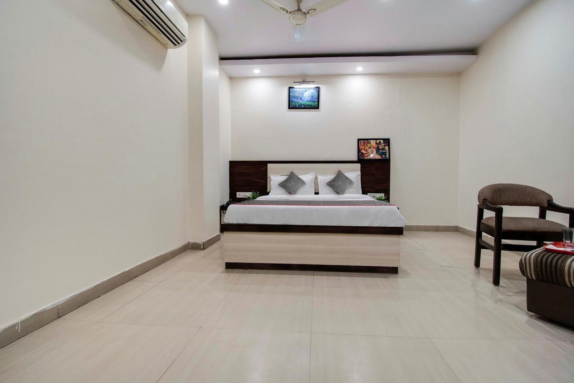 Capital O Pink Peral Hotel 3*