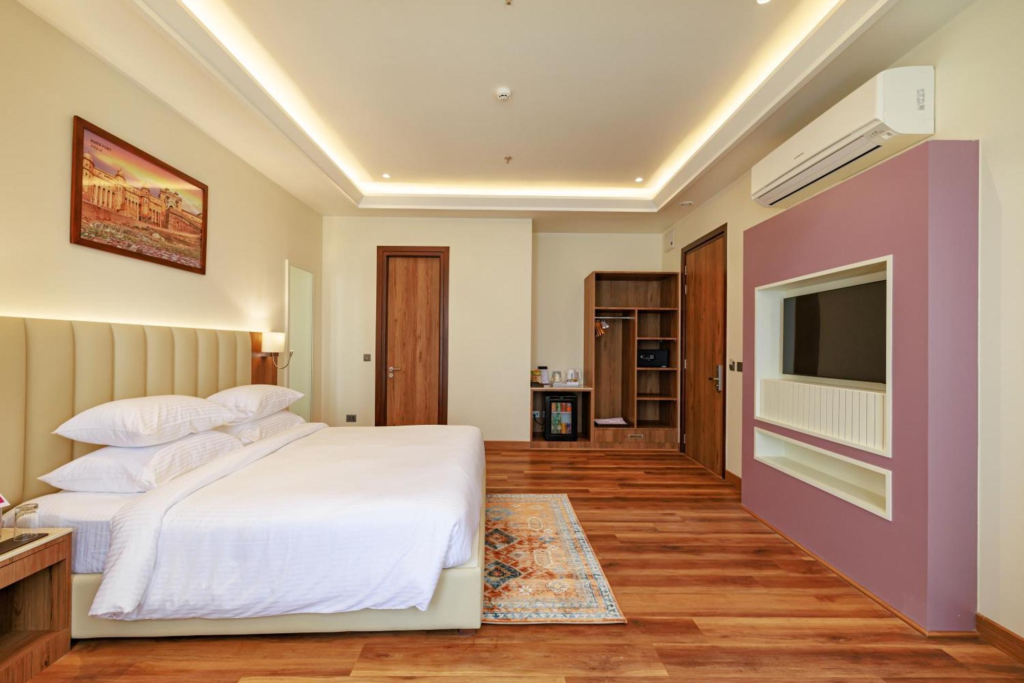 Regenta Place Sirsi Road, Opp Alankar Pg College 4* Jaipur