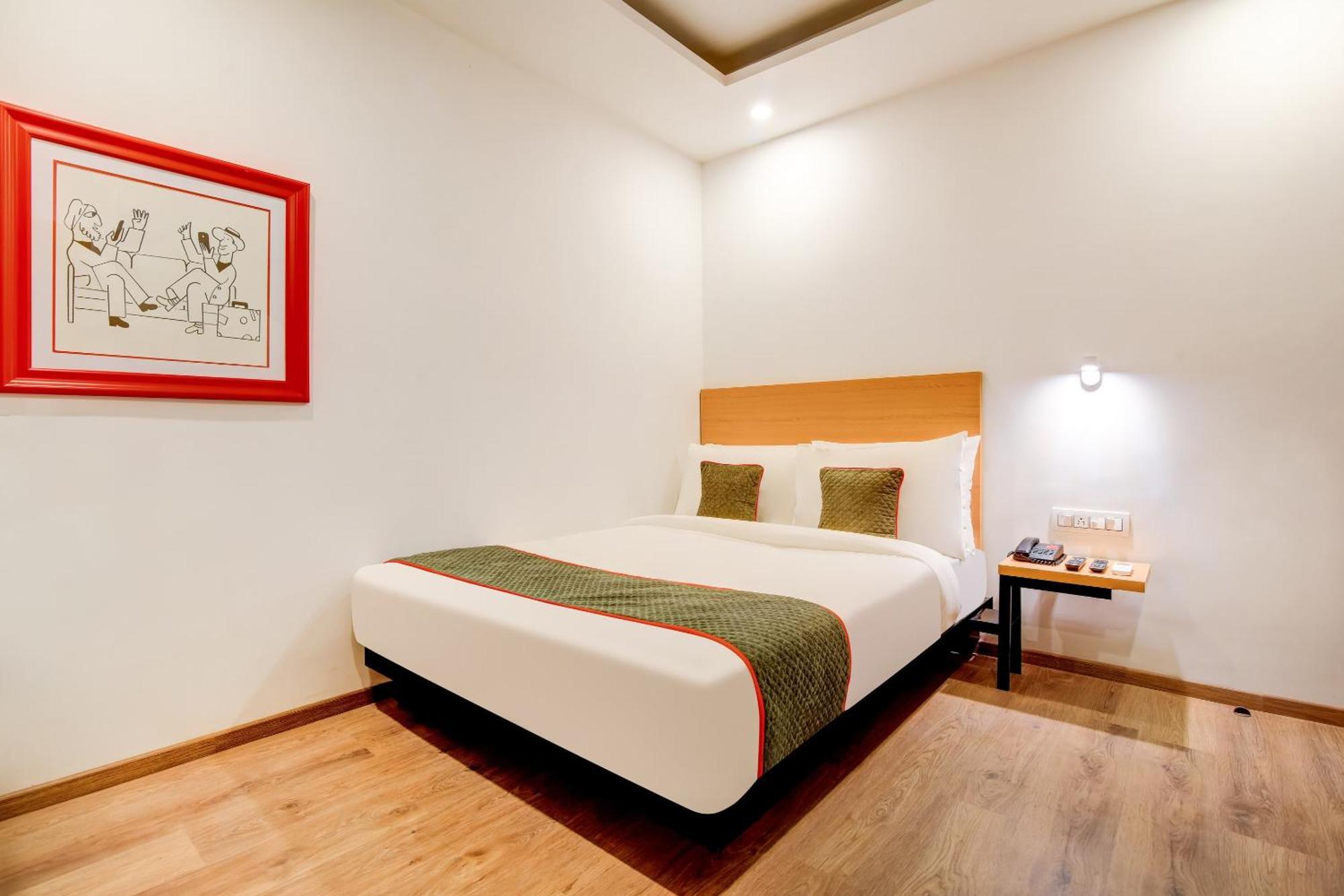 Townhouse Airport 4*