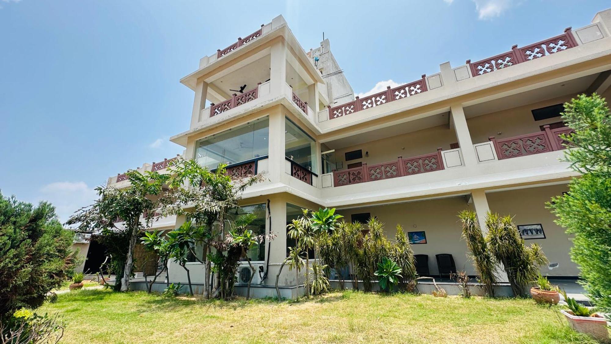 Eden Court Resort *