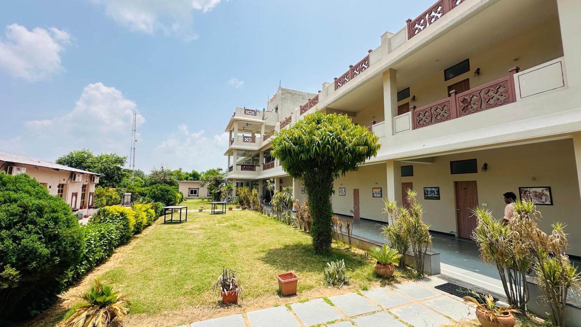 Resort Eden Court Jaipur
