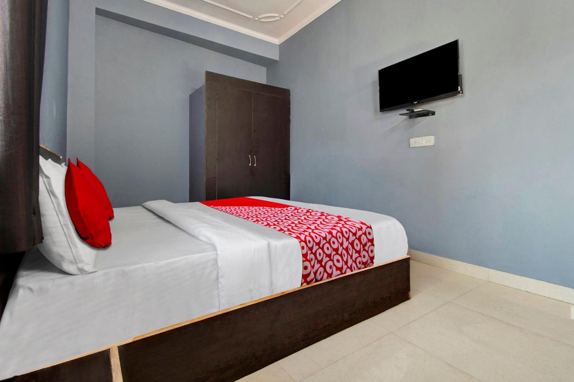 Hotel O The Aana 3*