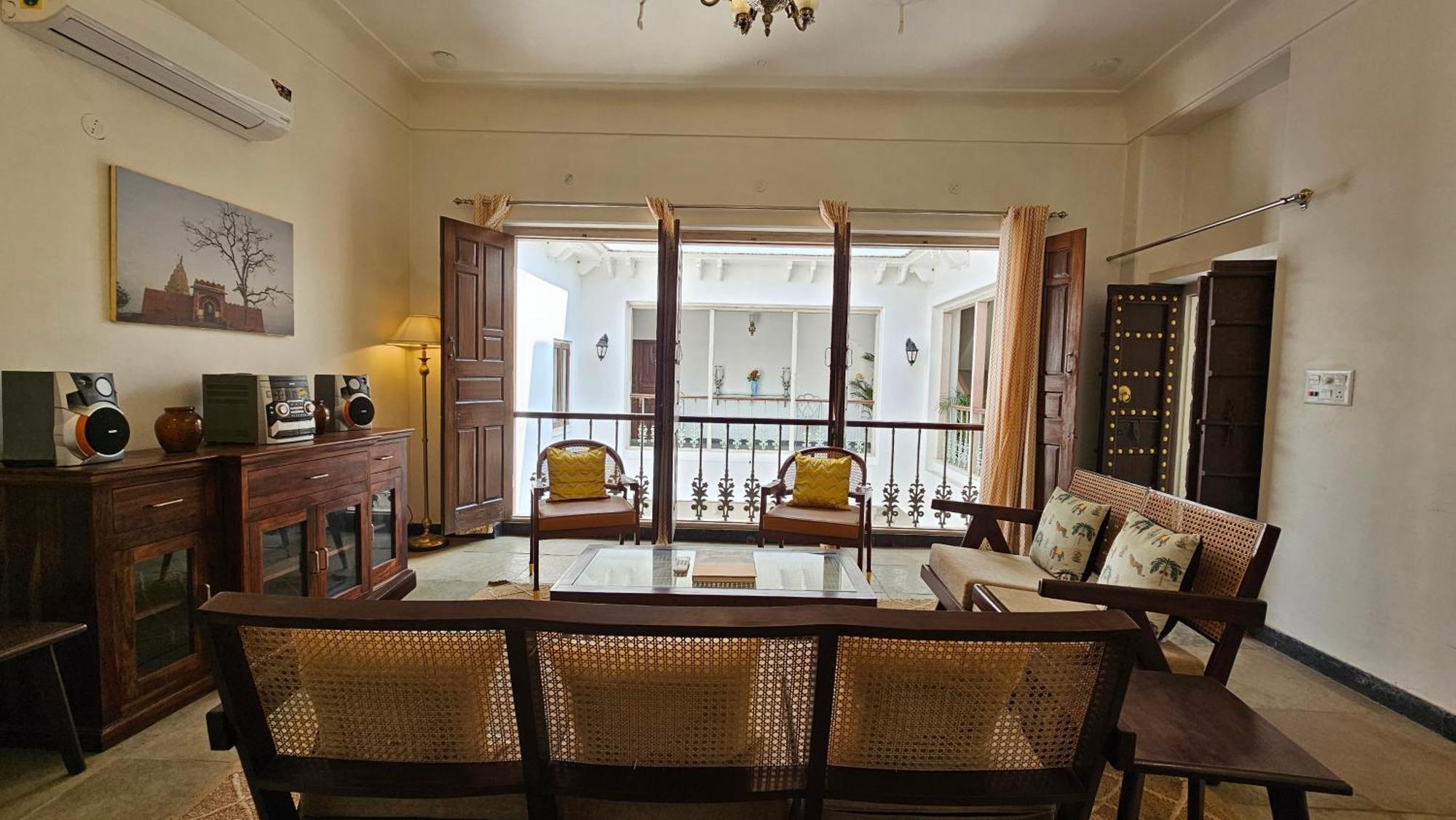 Mukam At Kanak Vilas, Bed & Breakfast