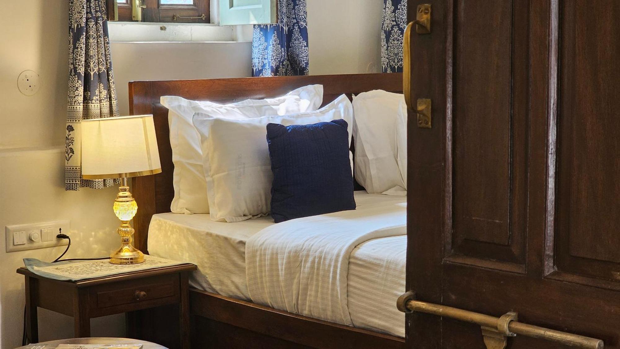 Bed & Breakfast Mukam At Kanak Vilas, *