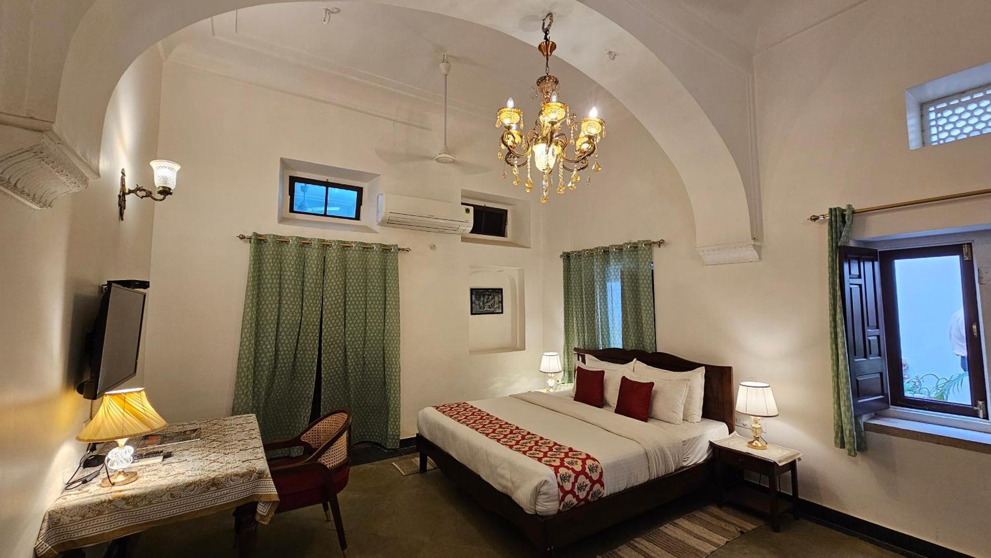 Mukam At Kanak Vilas, Bed & Breakfast *