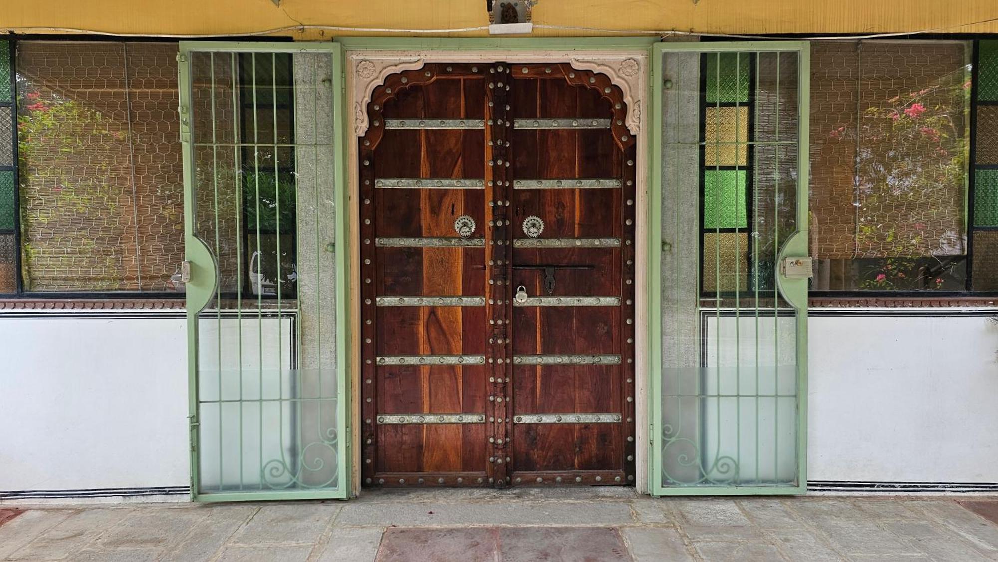 Bed & Breakfast Mukam At Kanak Vilas, *
