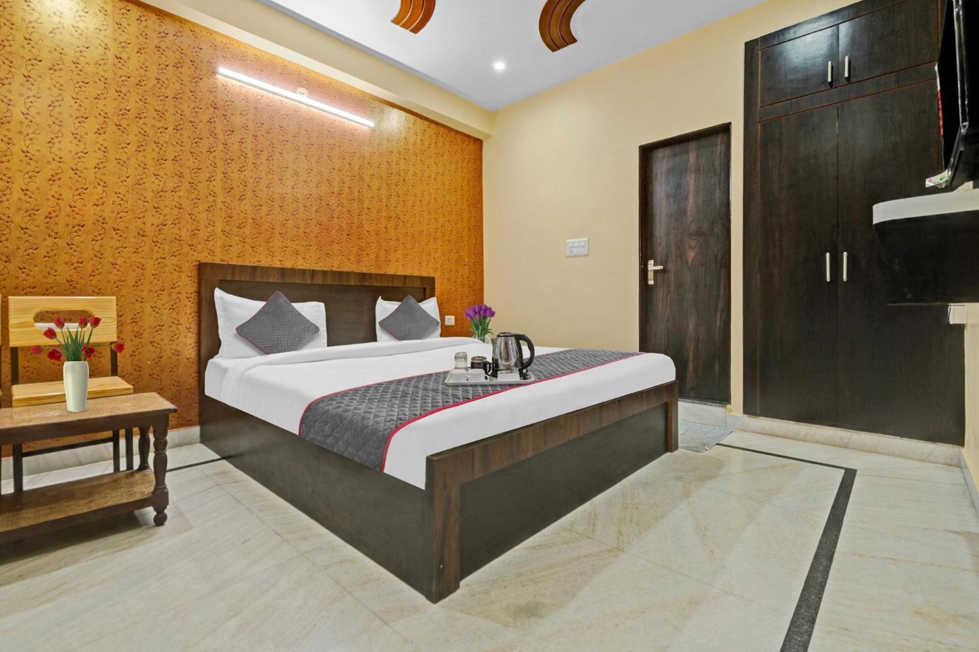 Hotel O Samrat