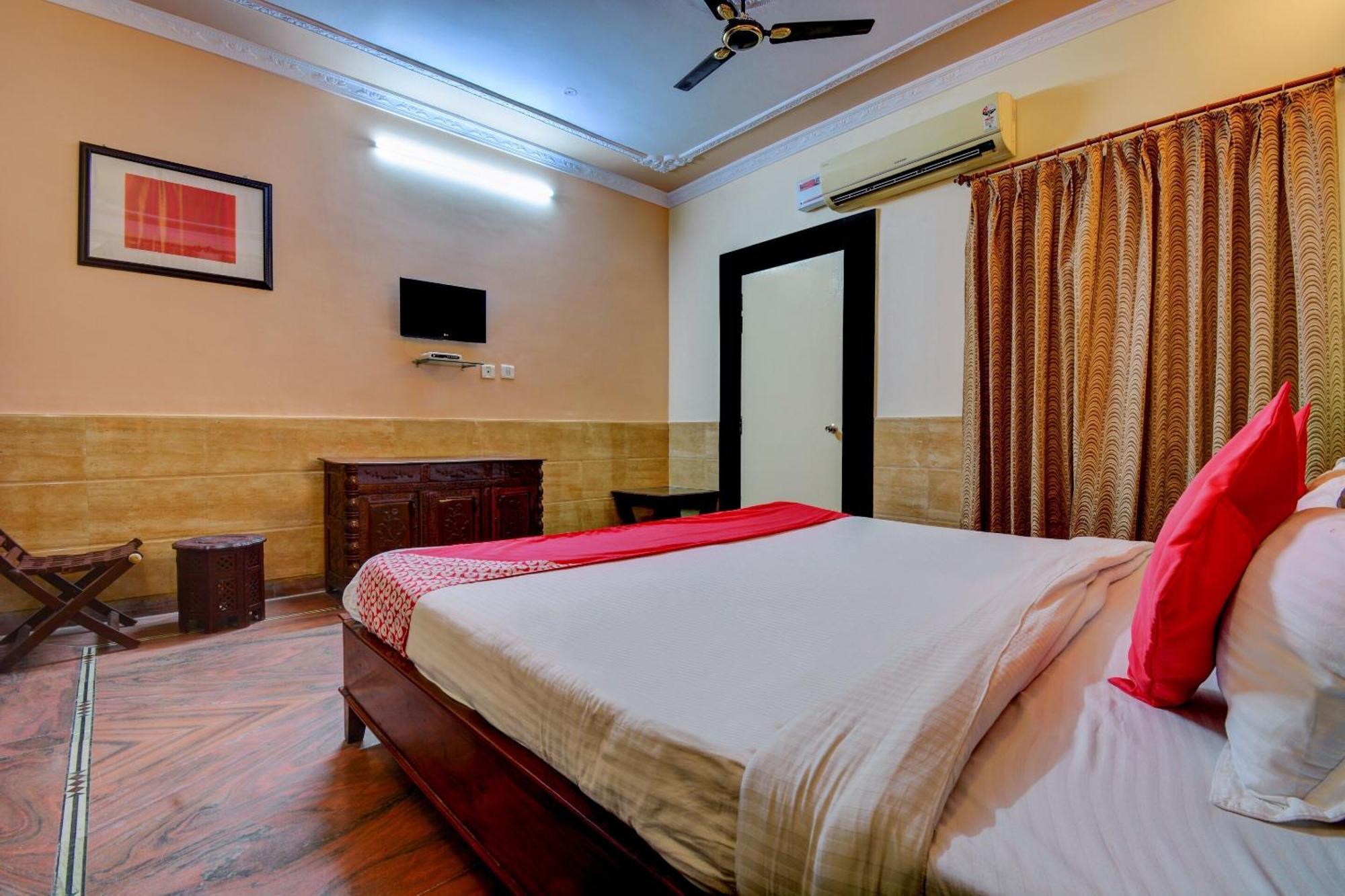Collection O Rg Palace Hotel