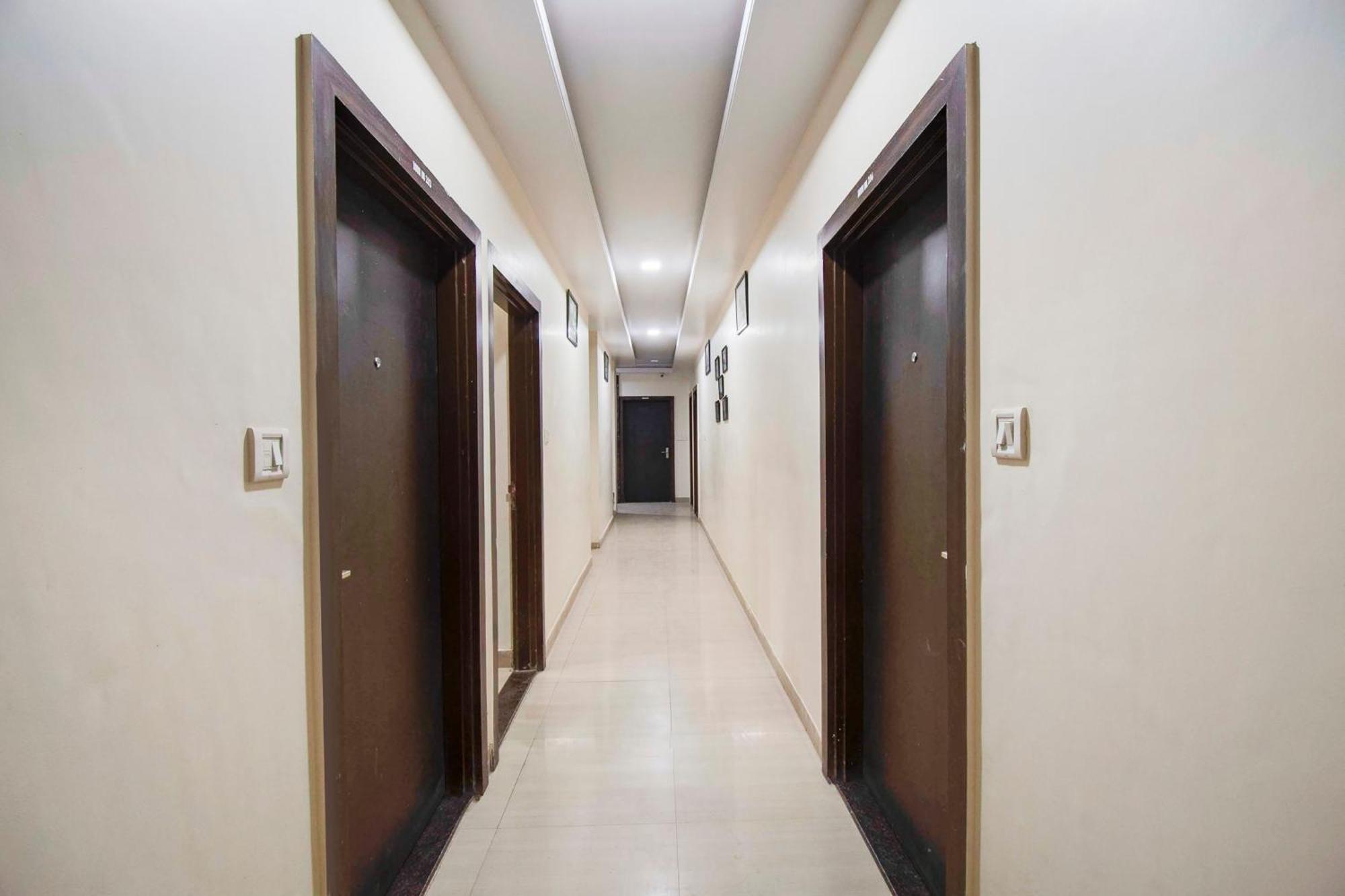 Capital O Pink Peral Hotel 3*