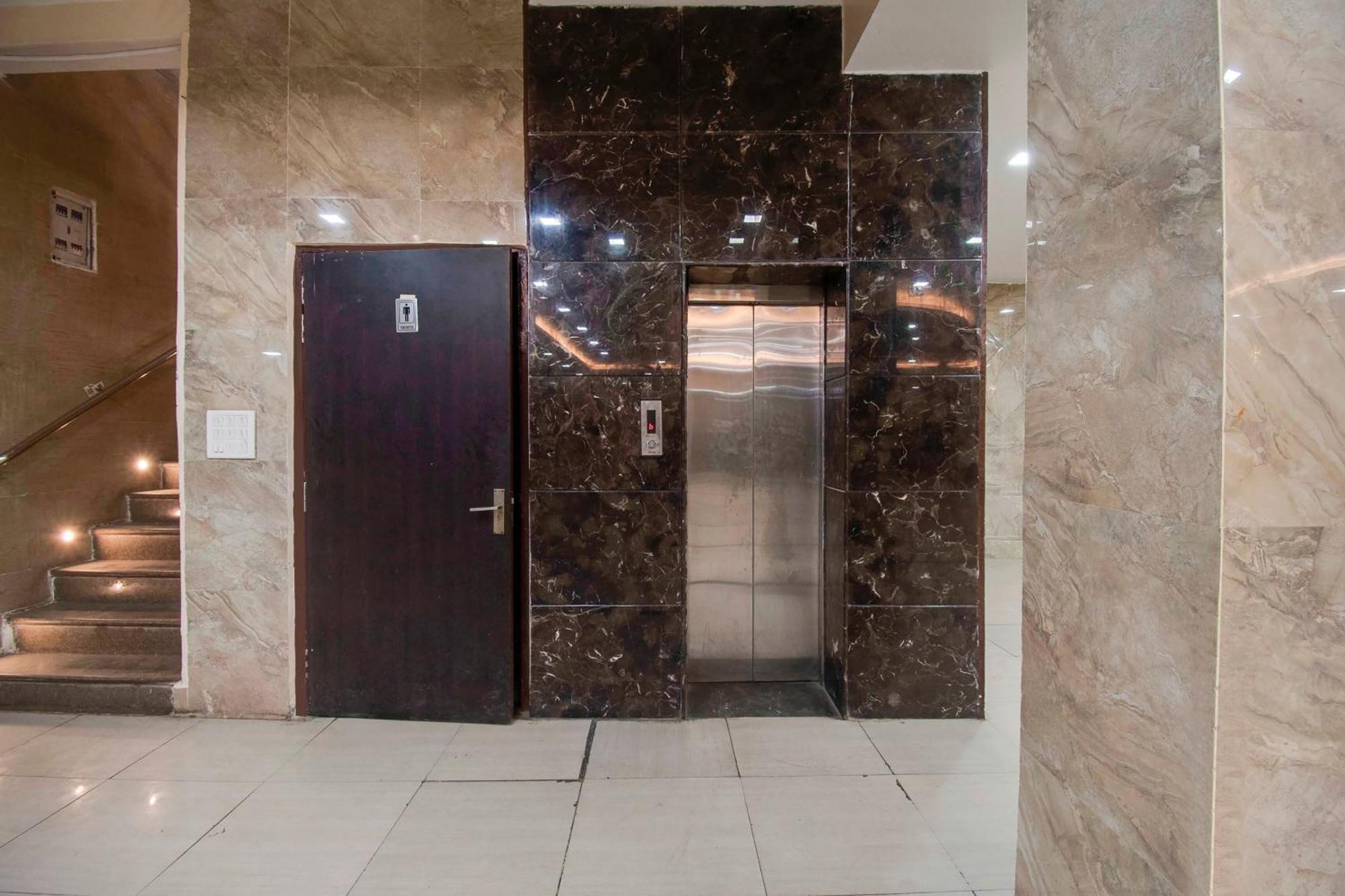 Hotel Capital O Pink Peral Jaipur