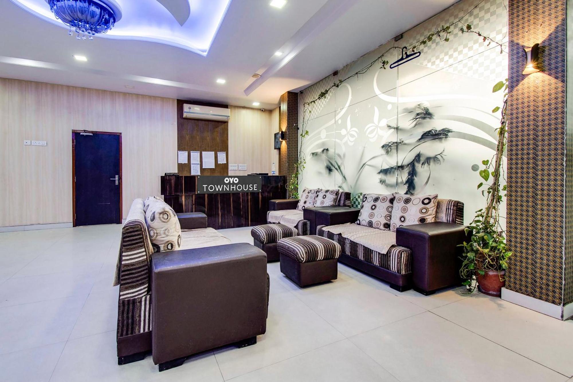 Capital O Pink Peral 3*