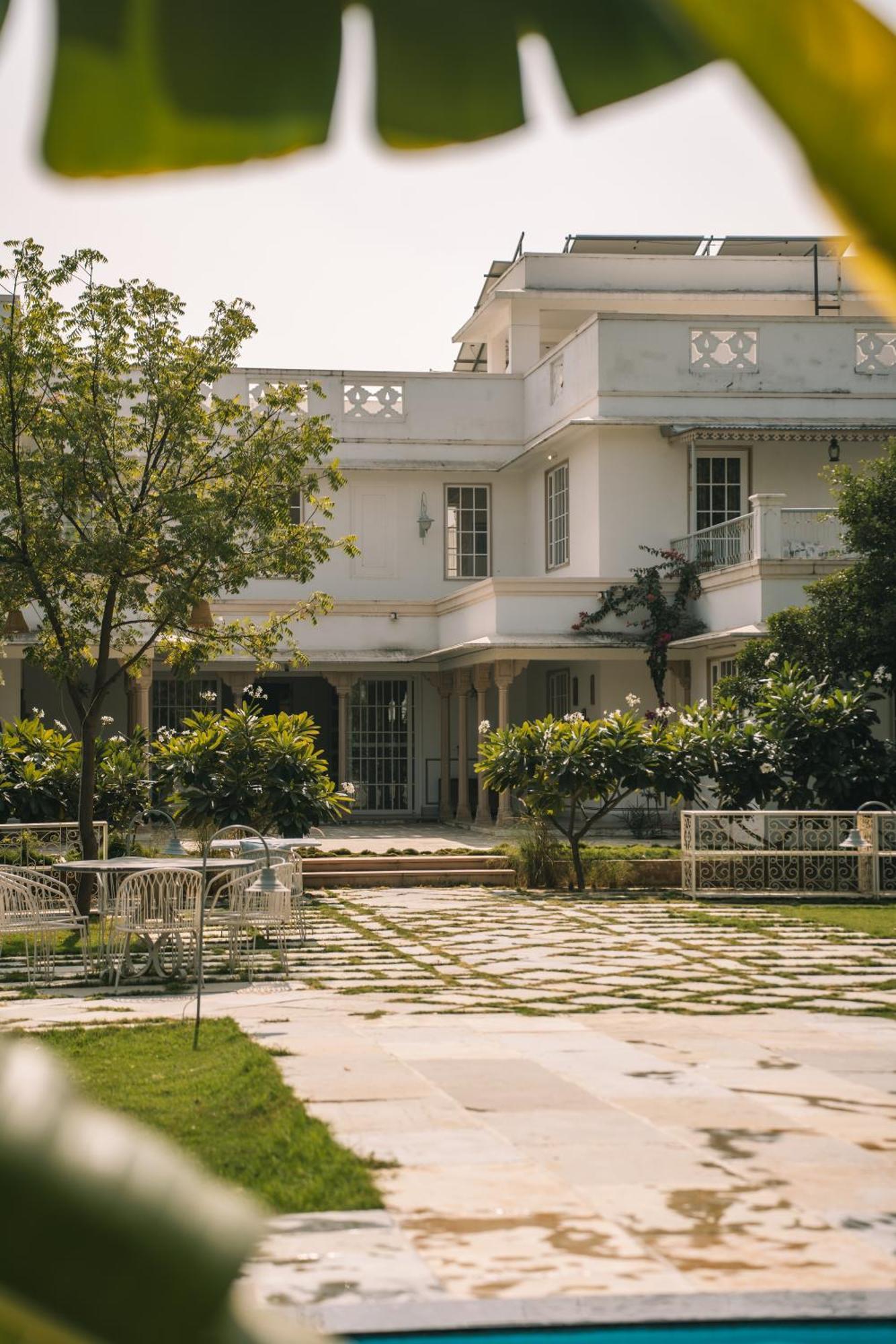 Bed & Breakfast Naila Kothi - A Luxury Boutique Royal In *