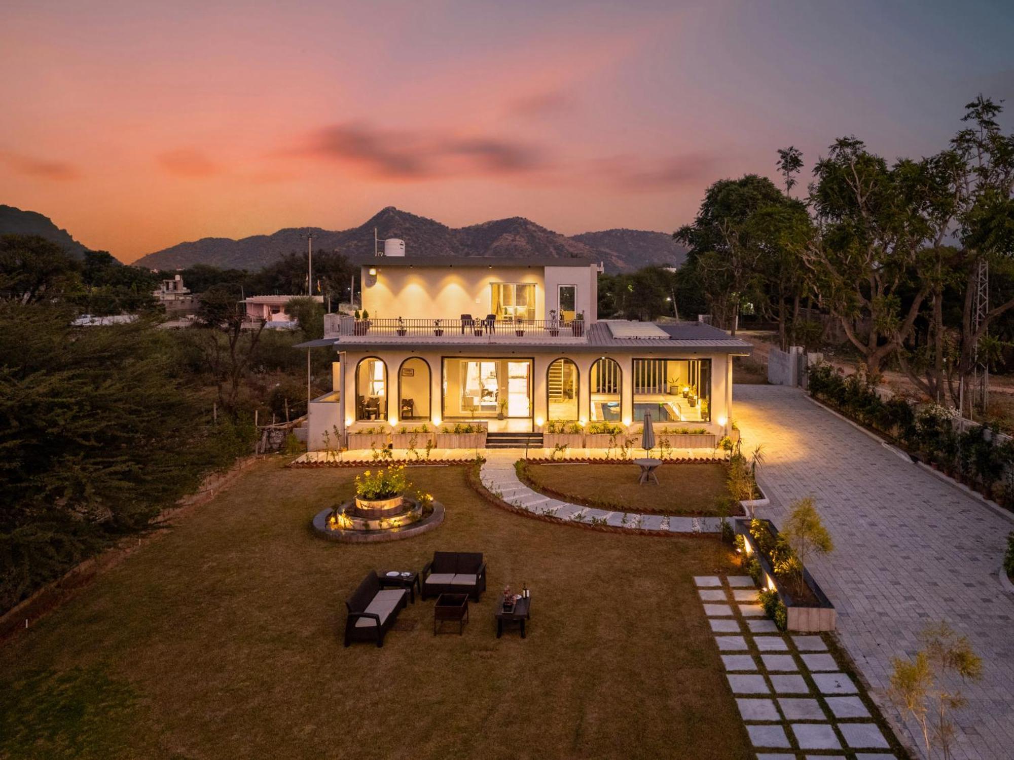 Villa Elivaas Jamun Farm 2bhk With Pool *