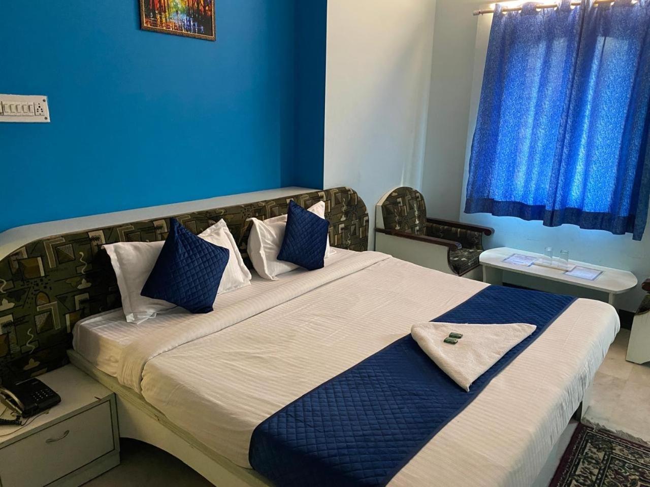 Anuja Railway Station Hotel
