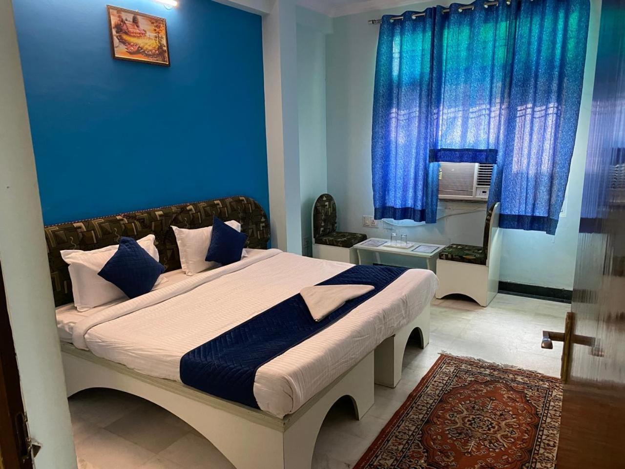 Hotel Anuja Railway Station
