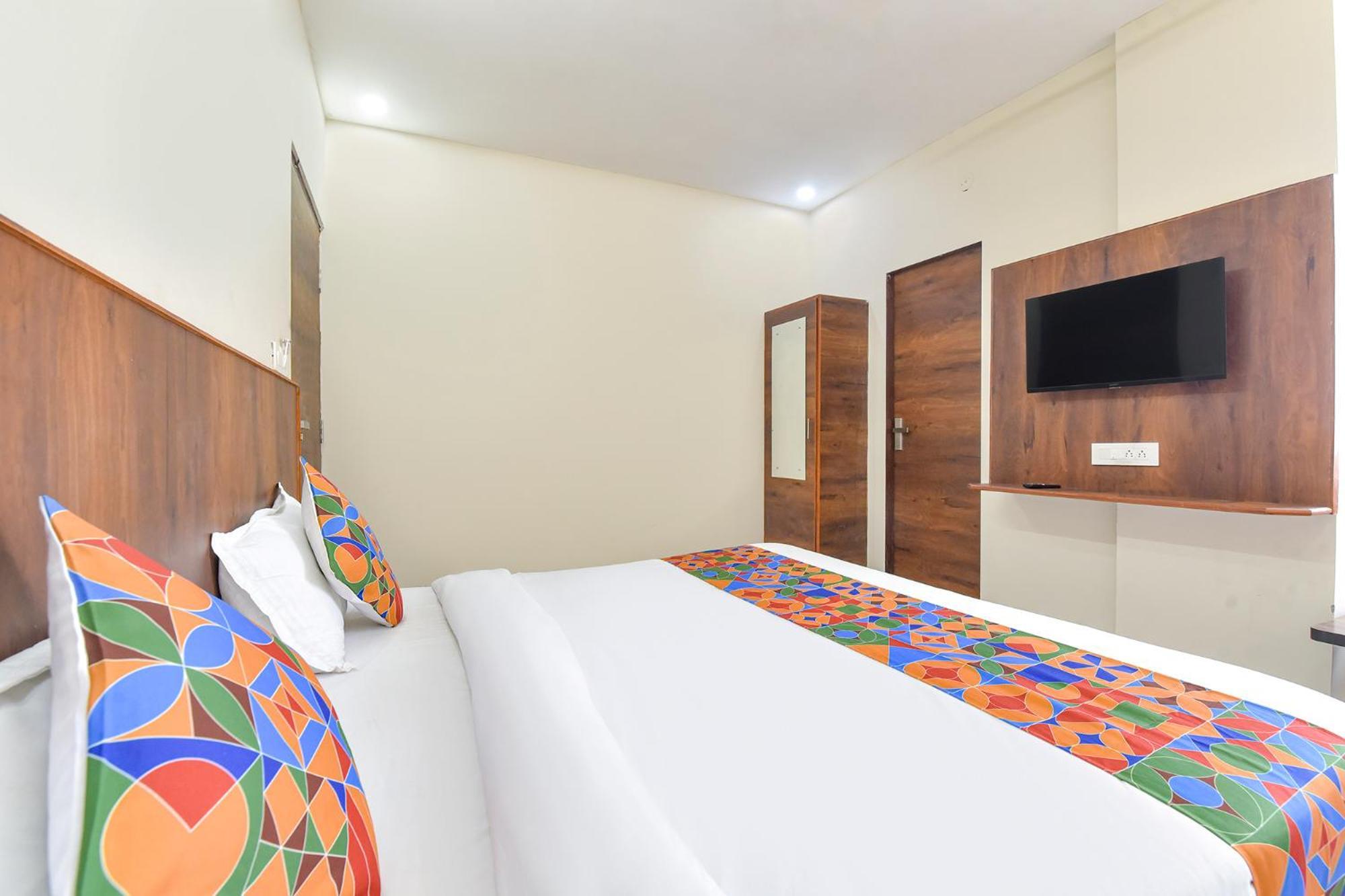 Hotel Fabhotel Lavish Palace