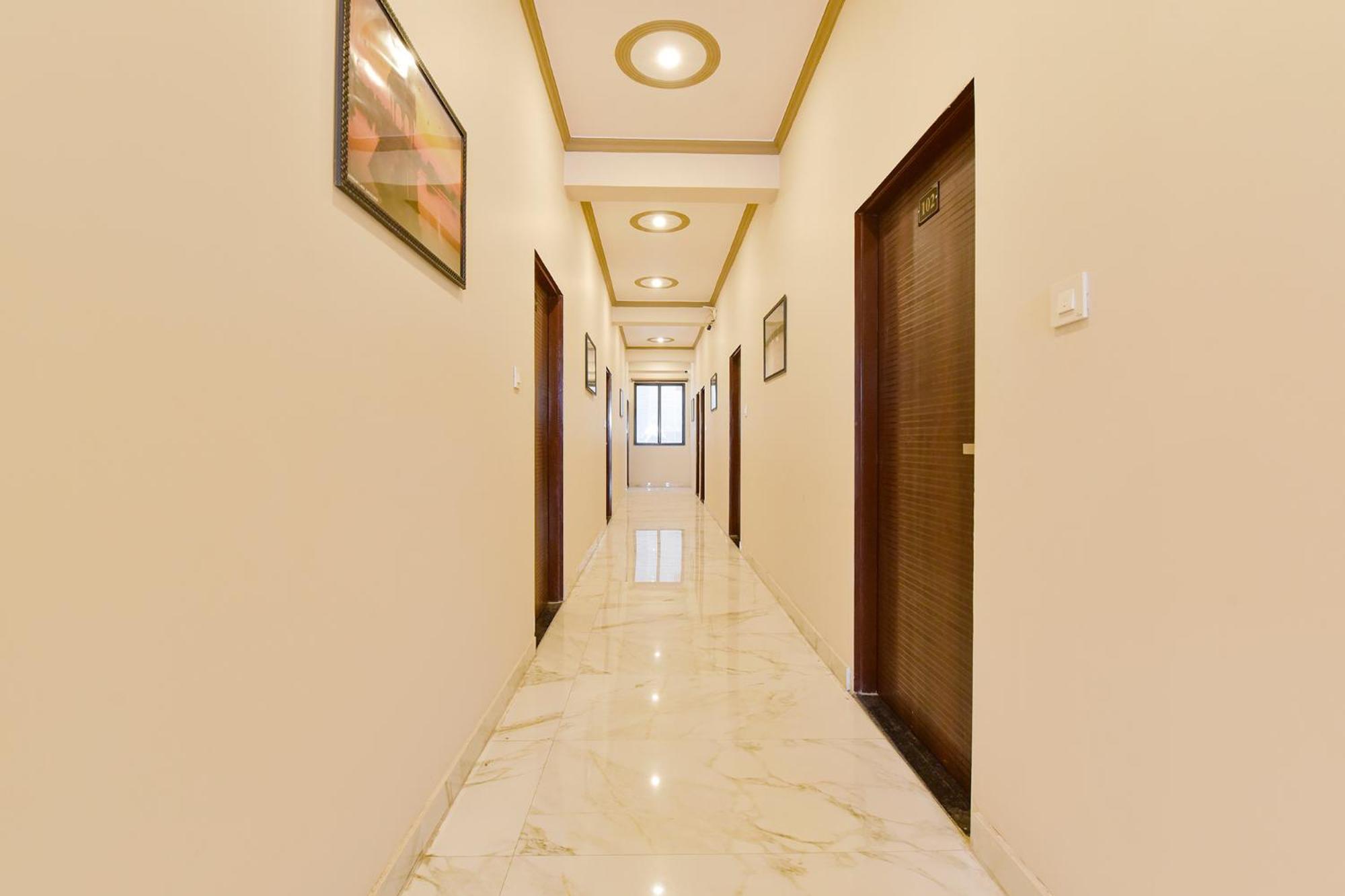 Hotel Fabhotel Lavish Palace *