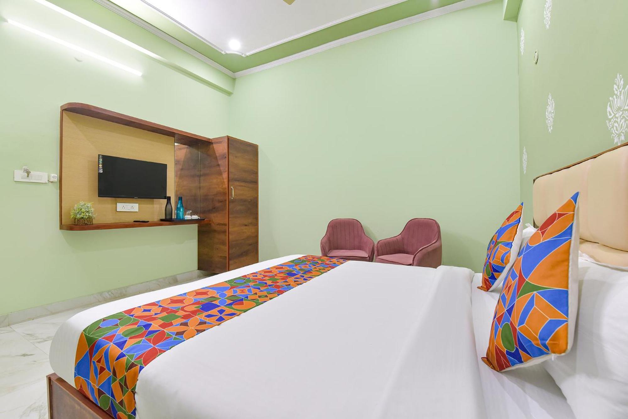 Fabhotel Lavish Palace *