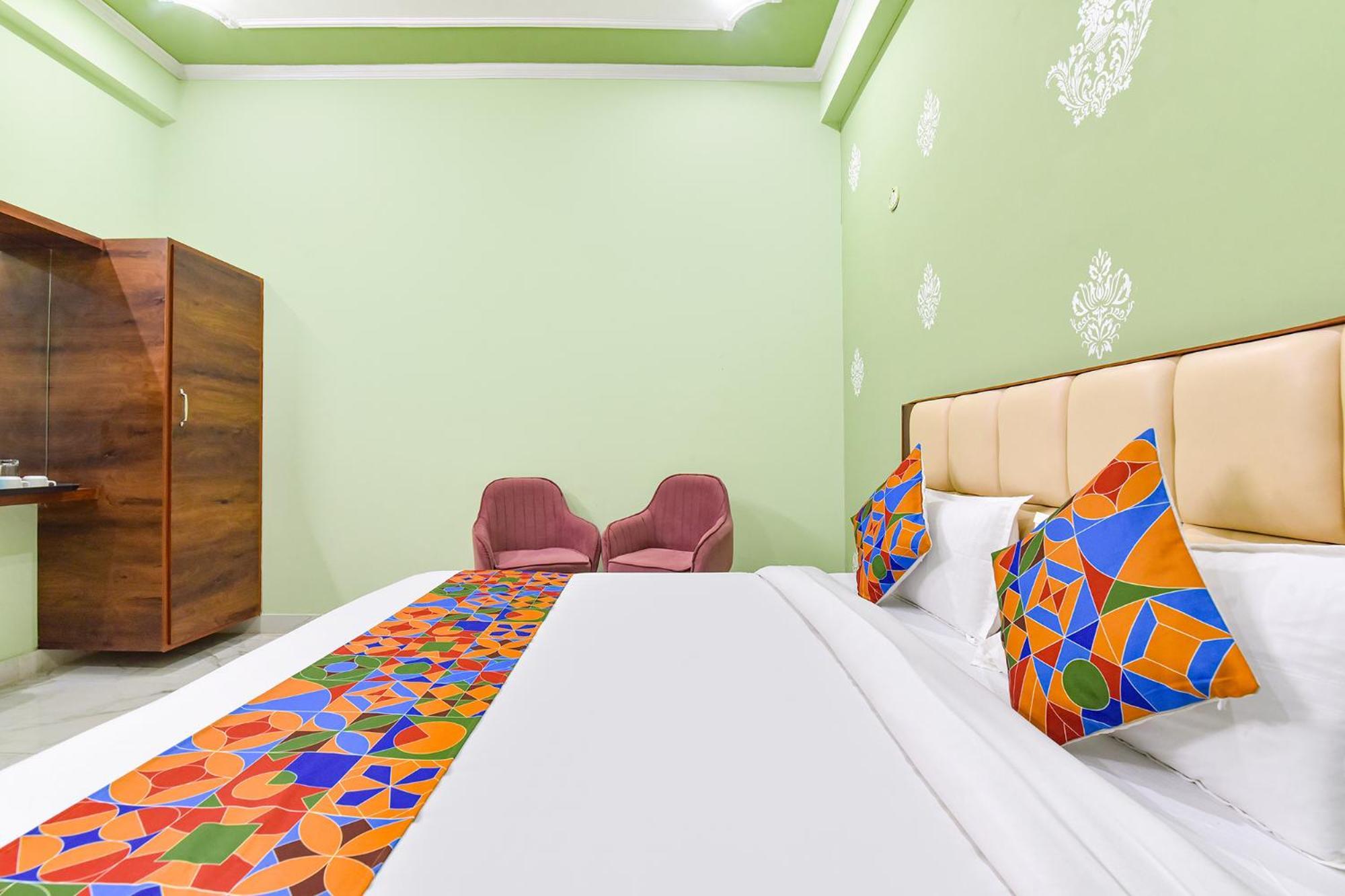 Fabhotel Lavish Palace