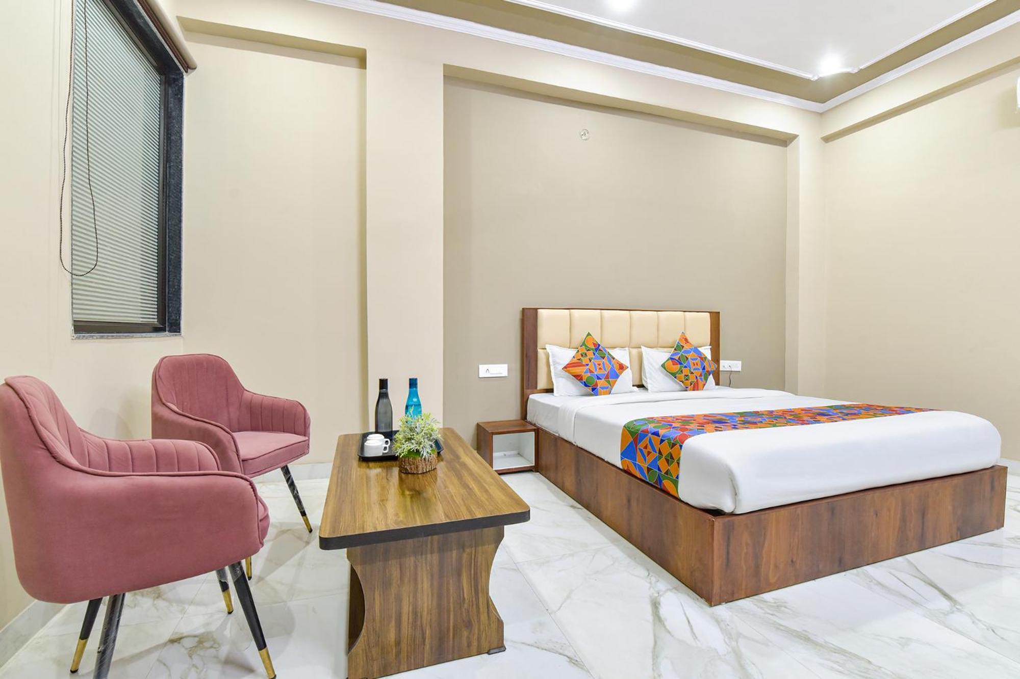 Fabhotel Lavish Palace *