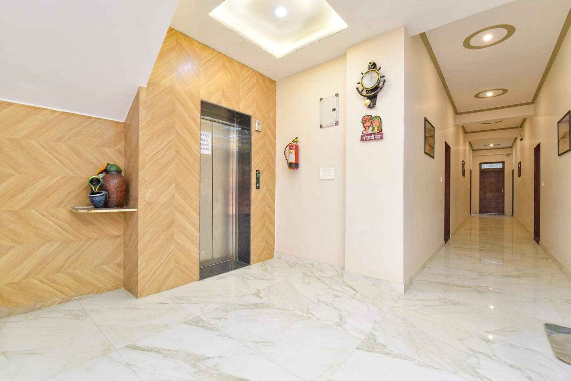 Fabhotel Lavish Palace Hotel *