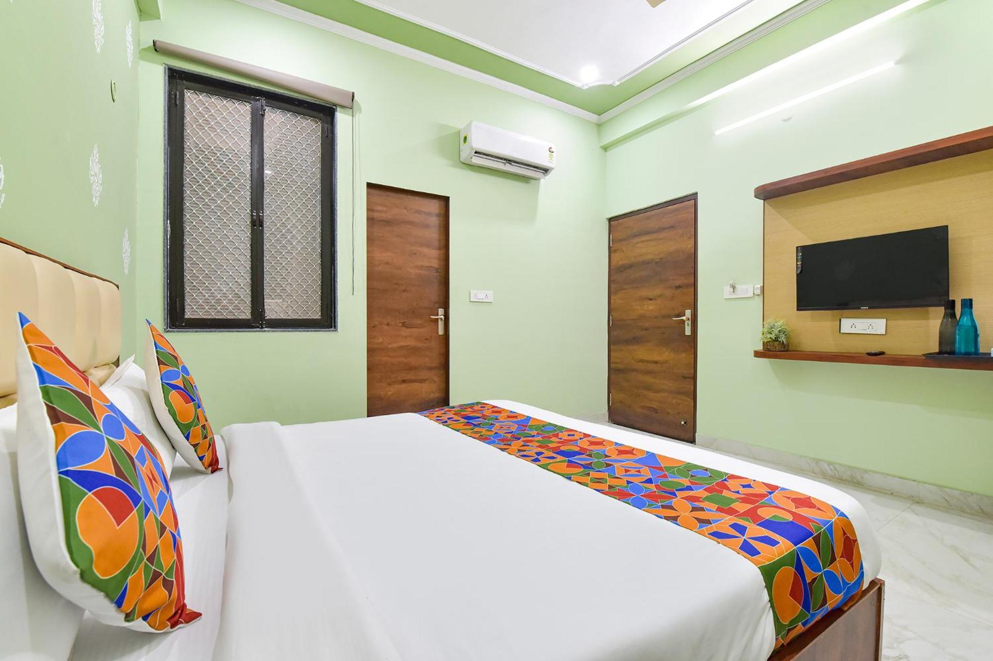 Fabhotel Lavish Palace *