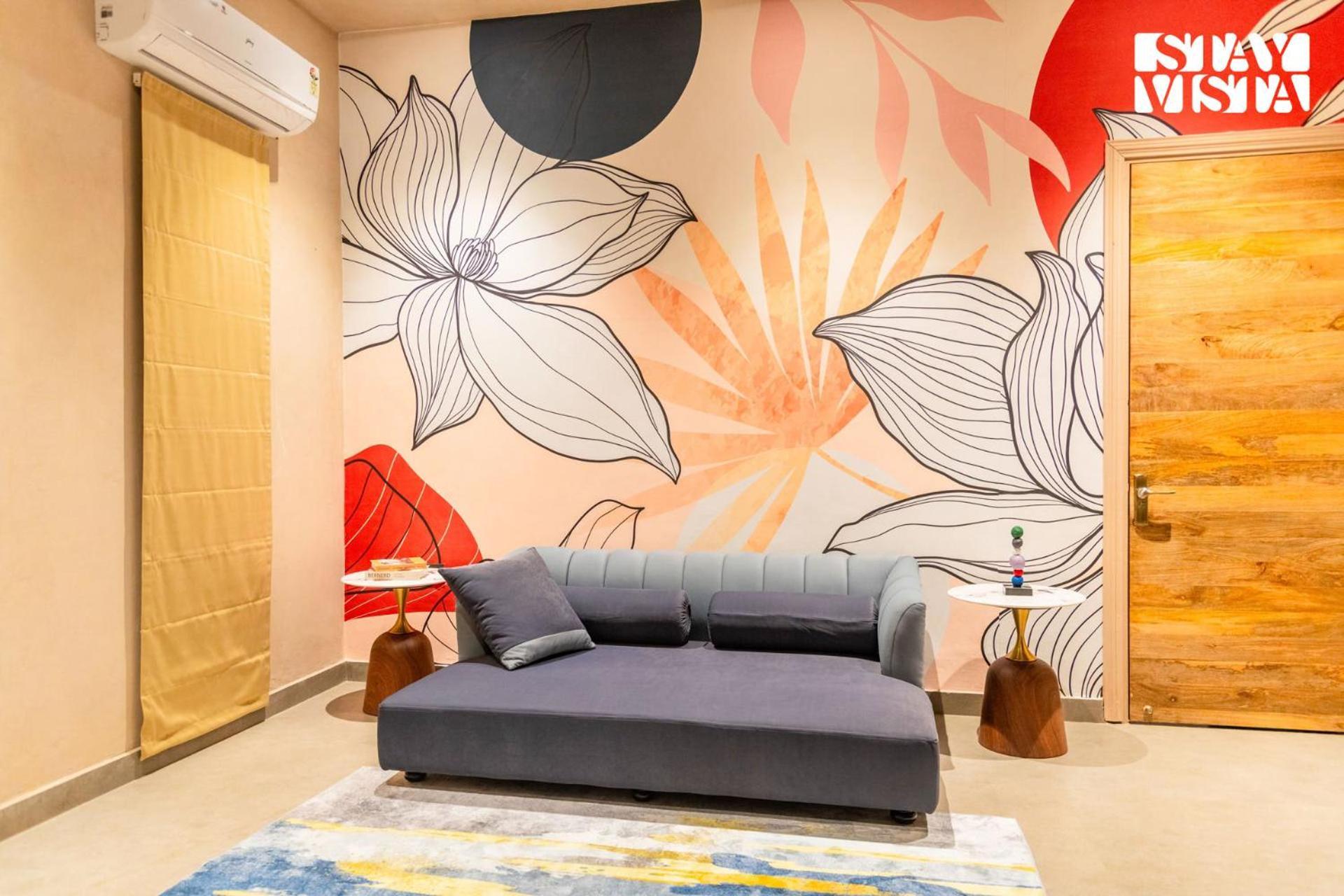 Villa Stayvista At Urban Escape - 2 Pools, Lawn & Wifi Jaipur