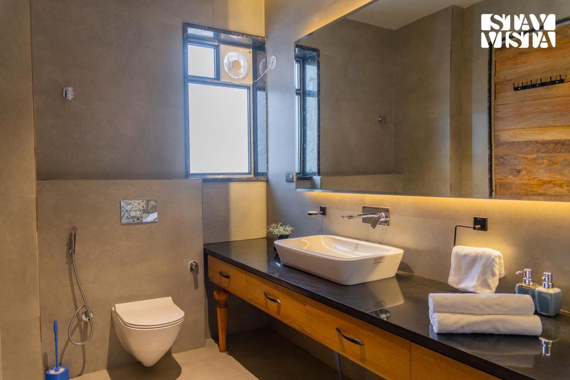 Stayvista At Urban Escape - 2 Pools, Lawn & Wifi *