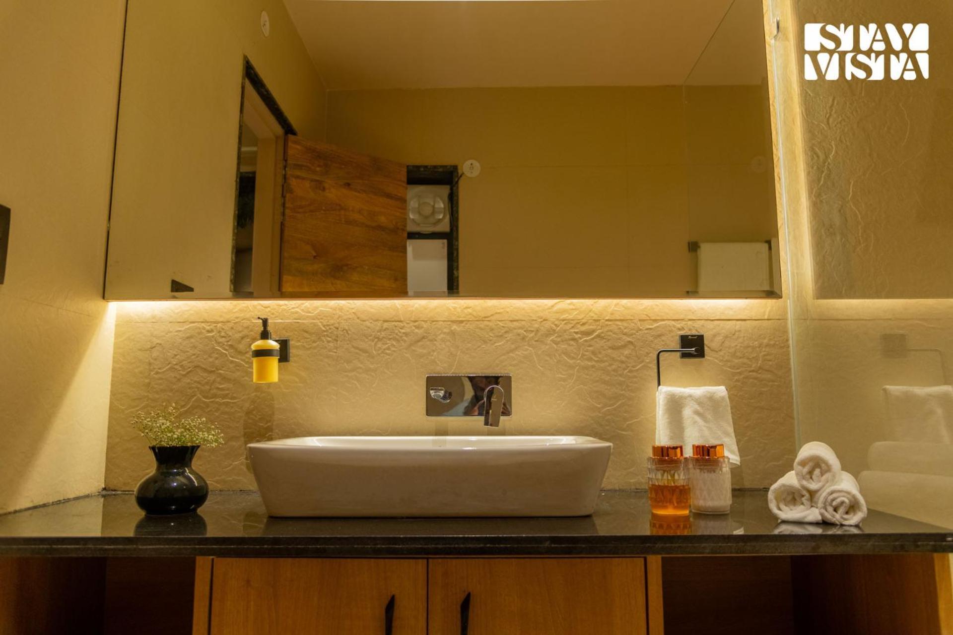 Stayvista At Urban Escape - 2 Pools, Lawn & Wifi Villa