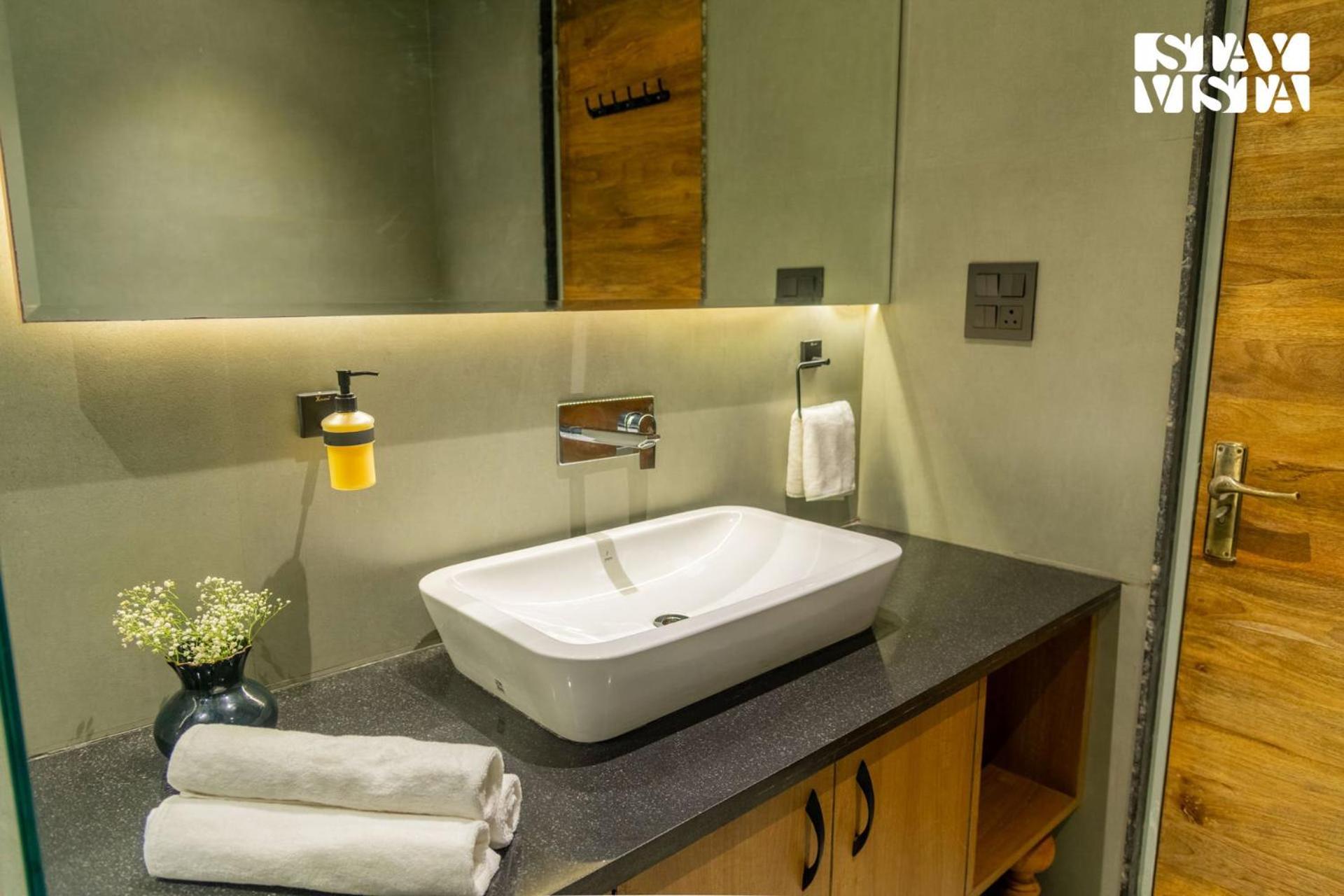 Stayvista At Urban Escape - 2 Pools, Lawn & Wifi Villa Jaipur