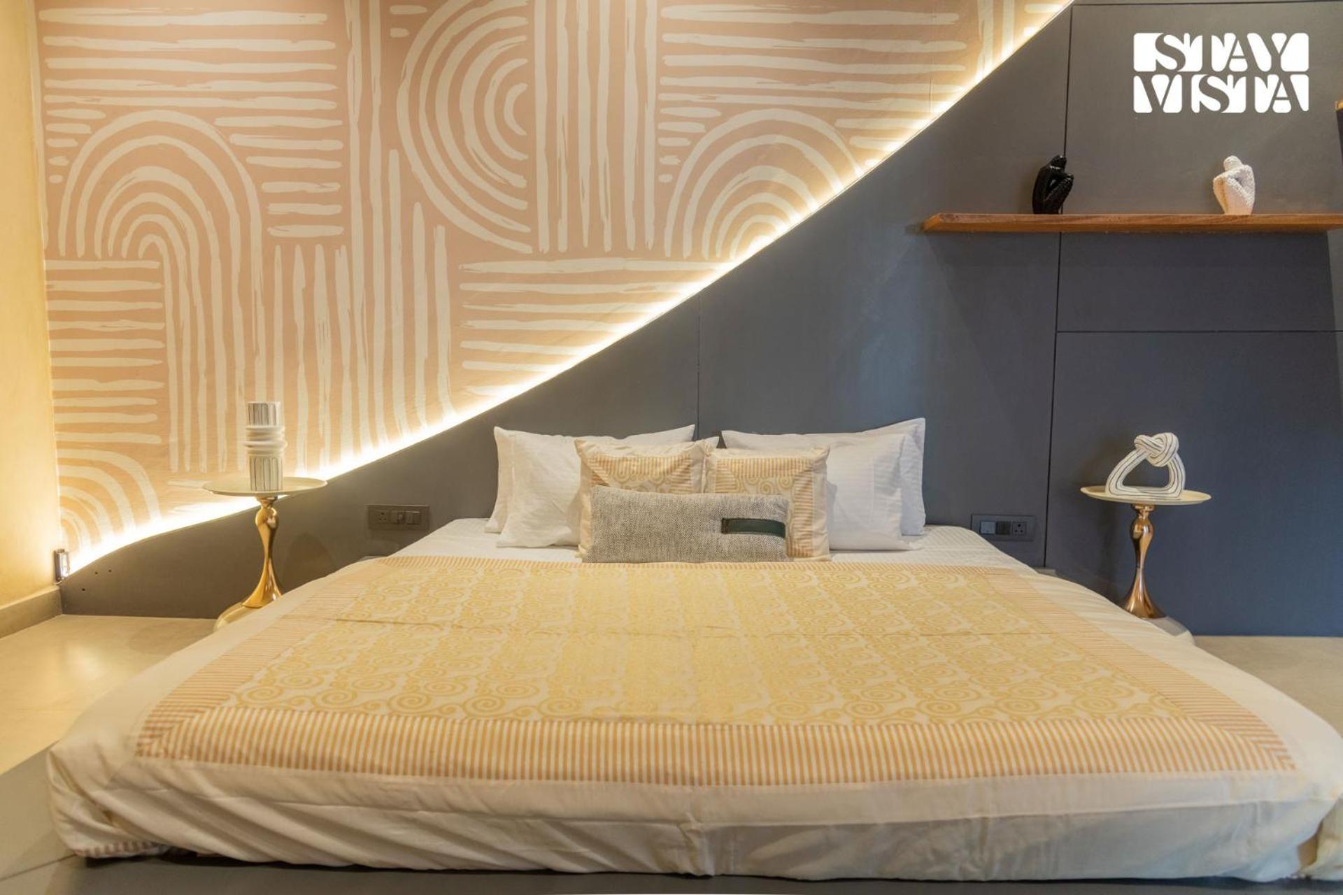 Stayvista At Urban Escape - 2 Pools, Lawn & Wifi Villa
