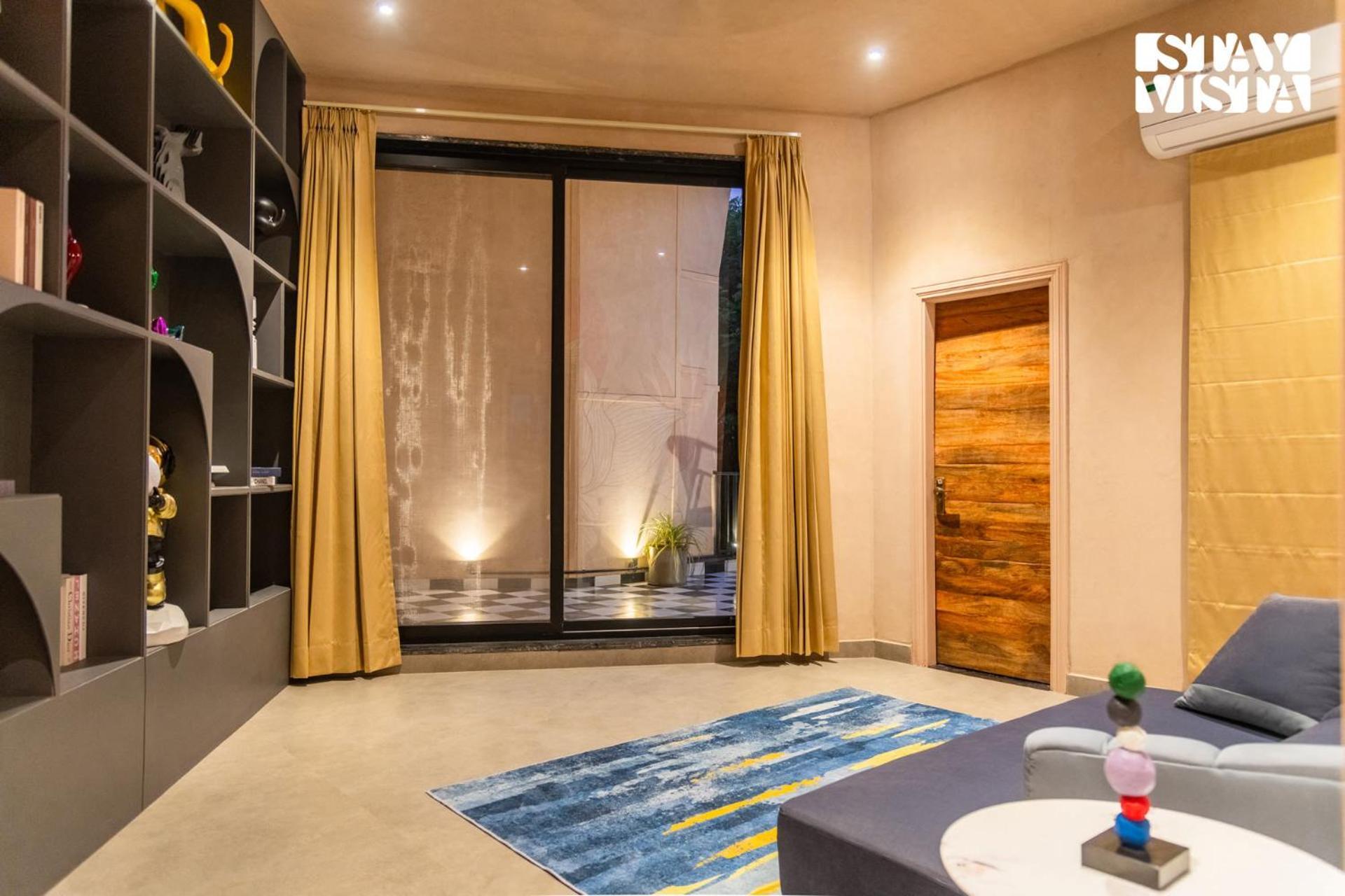 Villa Stayvista At Urban Escape - 2 Pools, Lawn & Wifi
