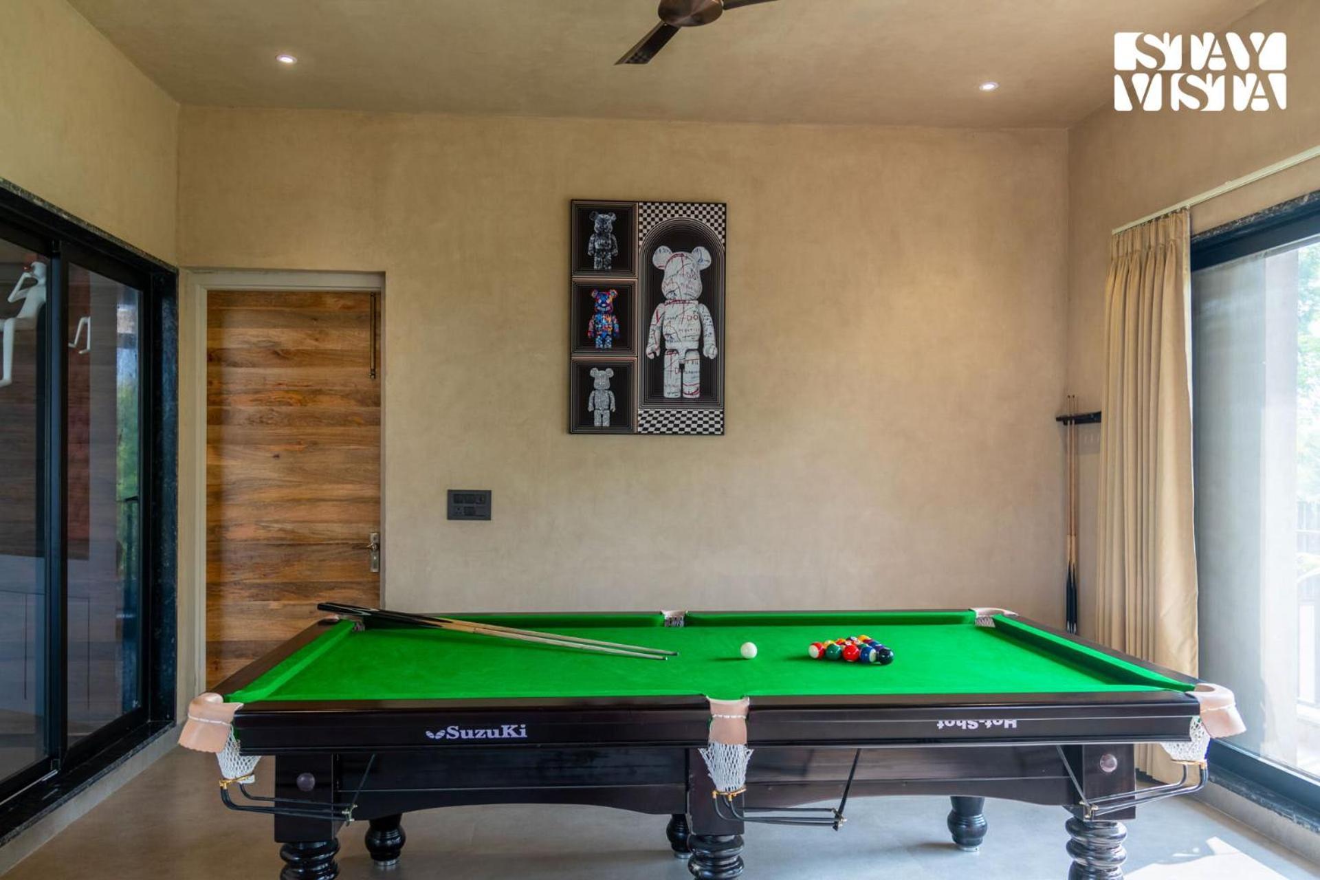 Stayvista At Urban Escape - 2 Pools, Lawn & Wifi Jaipur