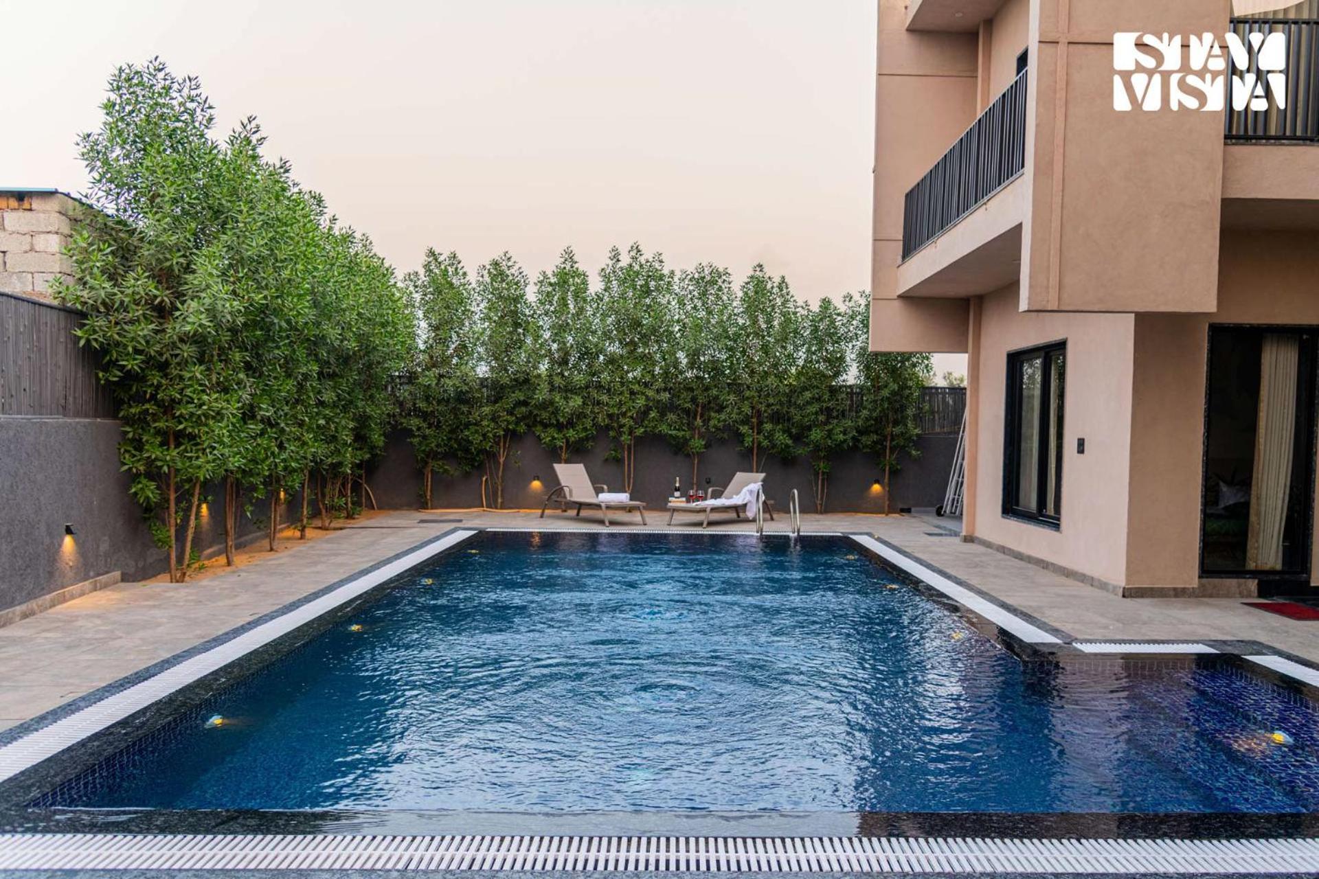Stayvista At Urban Escape - 2 Pools, Lawn & Wifi