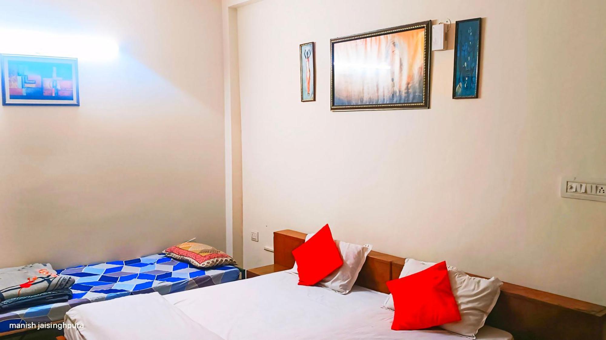 Apoorva Dlx * Jaipur
