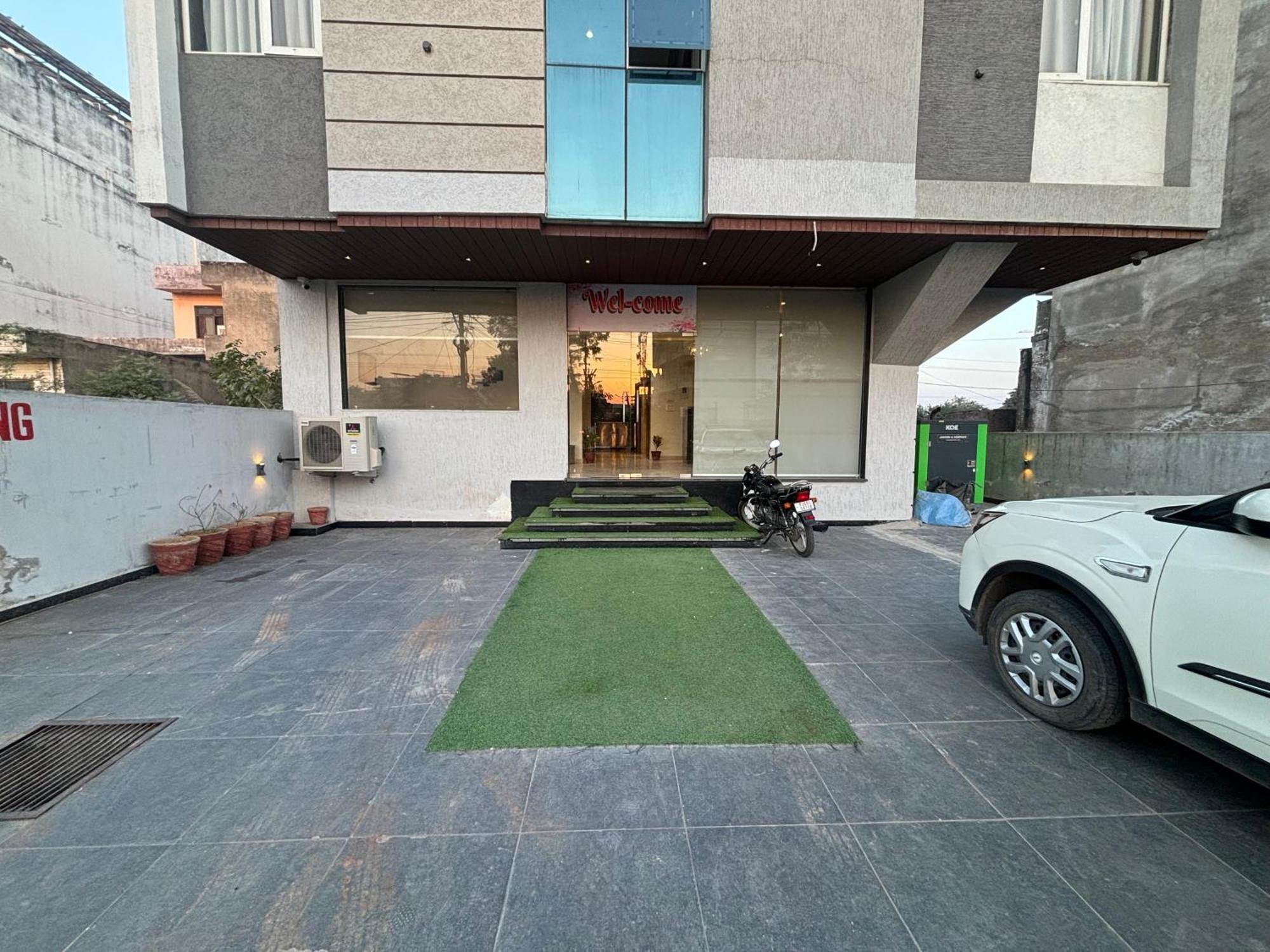 Karma Near Exhibition And Convention Centre Hotel