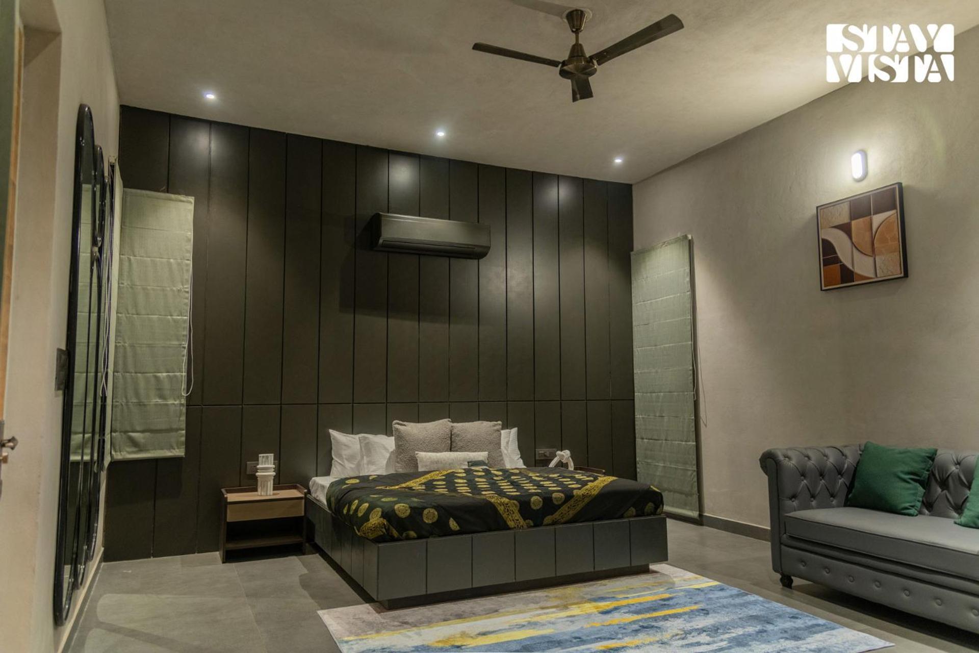 Villa Stayvista At Urban Escape - 2 Pools, Lawn & Wifi *