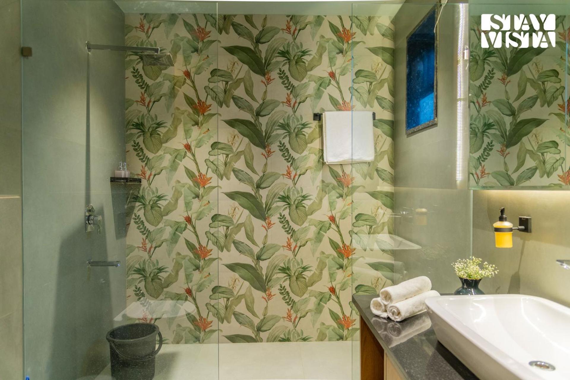 Villa Stayvista At Urban Escape - 2 Pools, Lawn & Wifi *