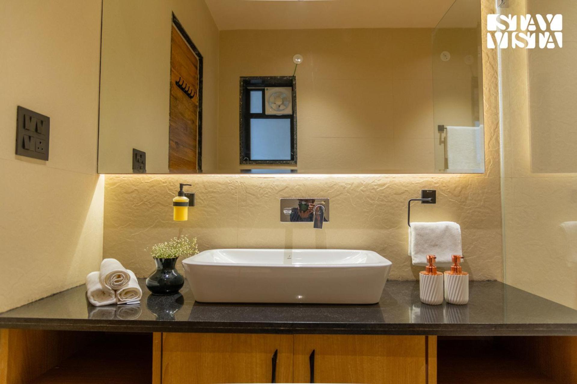 Stayvista At Urban Escape - 2 Pools, Lawn & Wifi Villa Jaipur