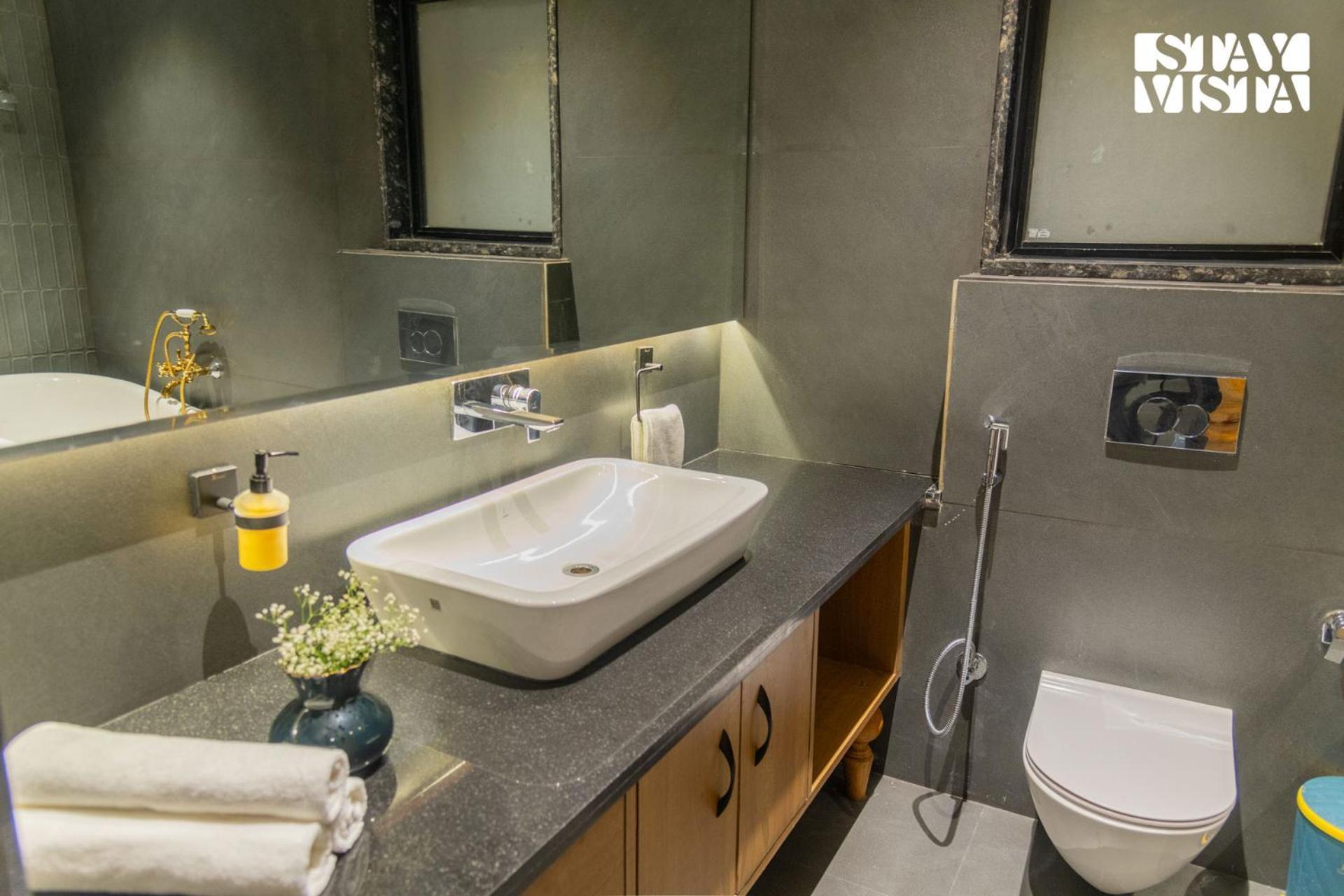 Stayvista At Urban Escape - 2 Pools, Lawn & Wifi Villa Jaipur