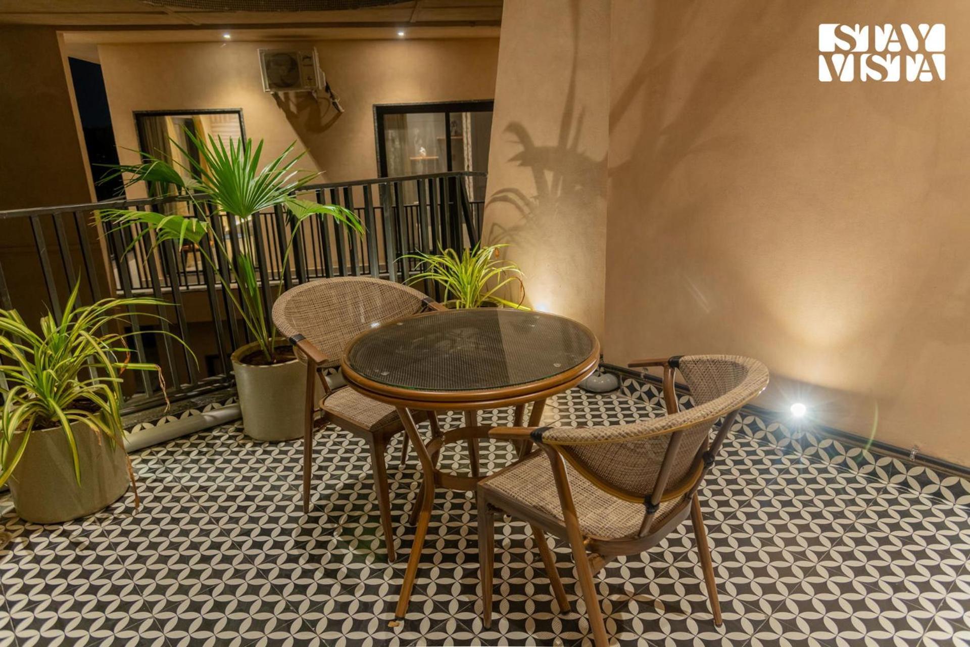 Stayvista At Urban Escape - 2 Pools, Lawn & Wifi *