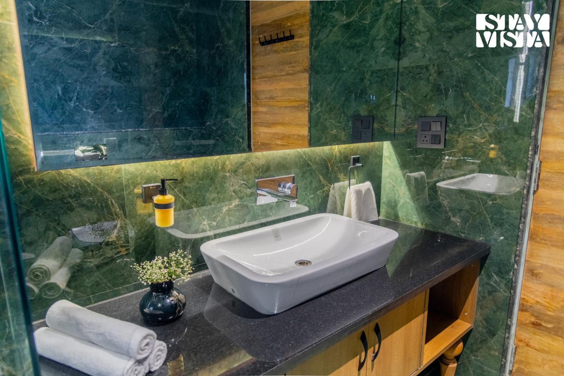 Stayvista At Urban Escape - 2 Pools, Lawn & Wifi *