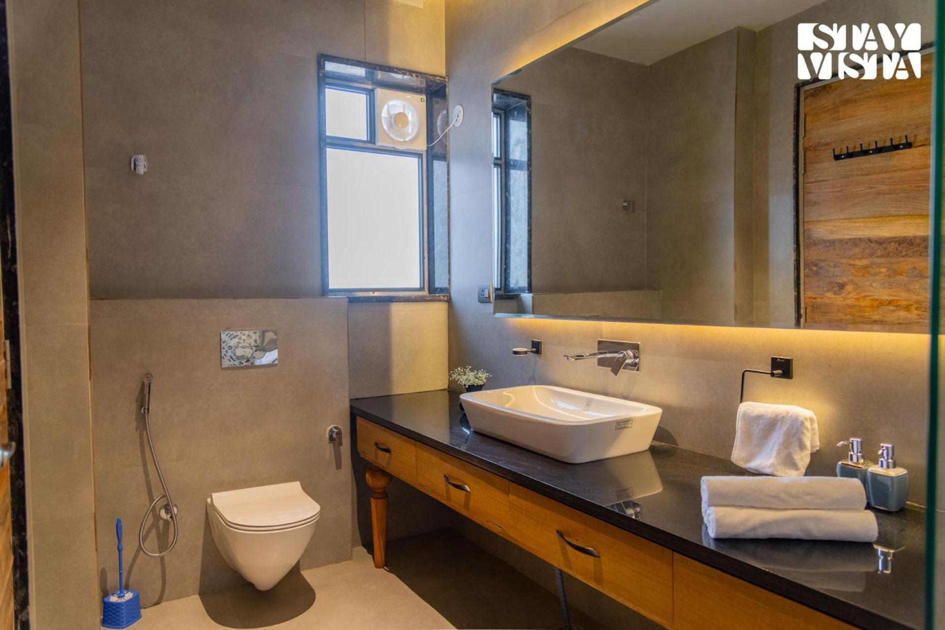 Stayvista At Urban Escape - 2 Pools, Lawn & Wifi