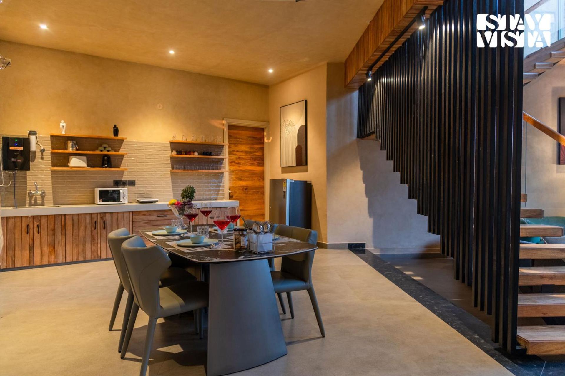 Stayvista At Urban Escape - 2 Pools, Lawn & Wifi Jaipur