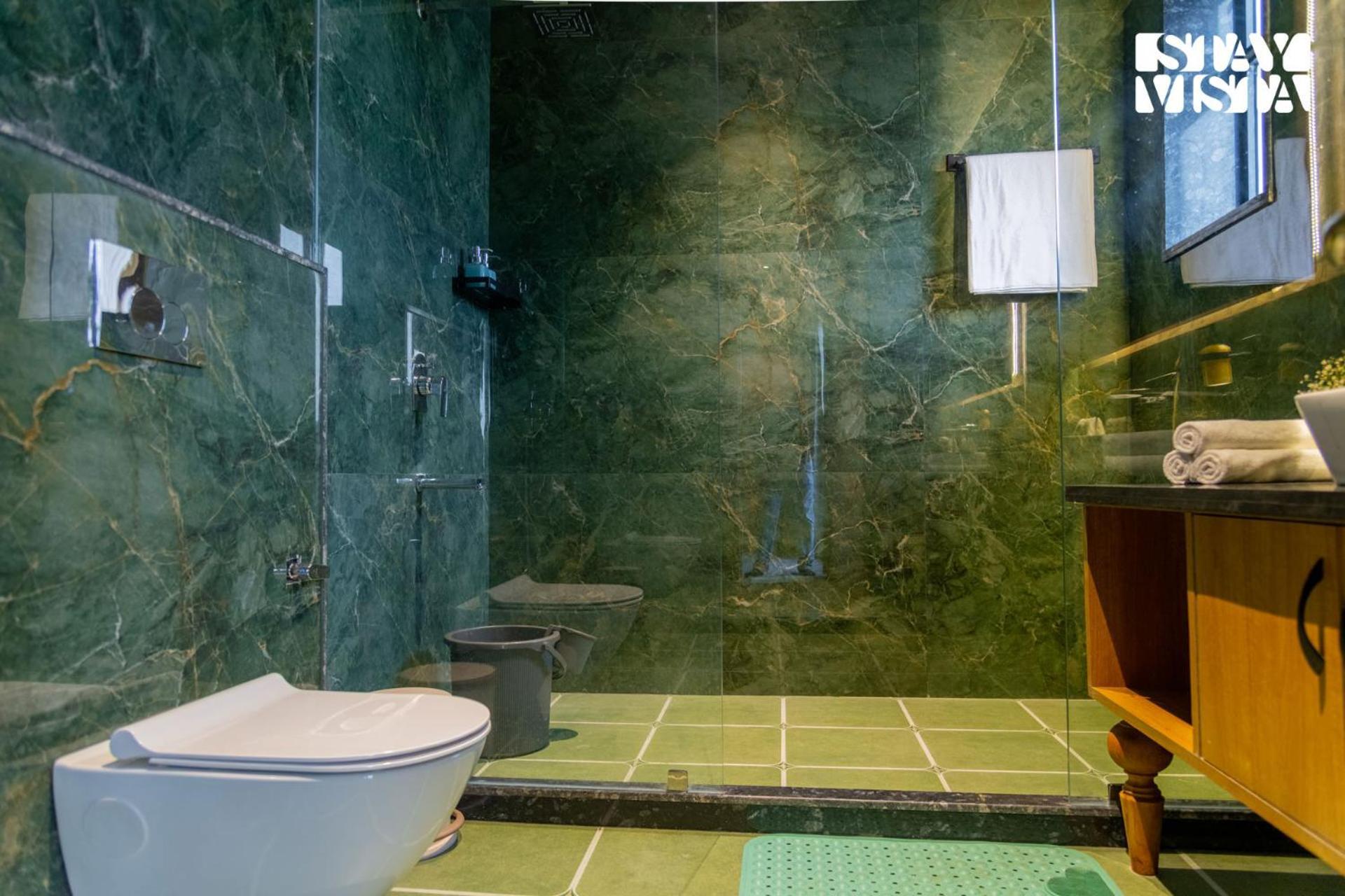 Stayvista At Urban Escape - 2 Pools, Lawn & Wifi *