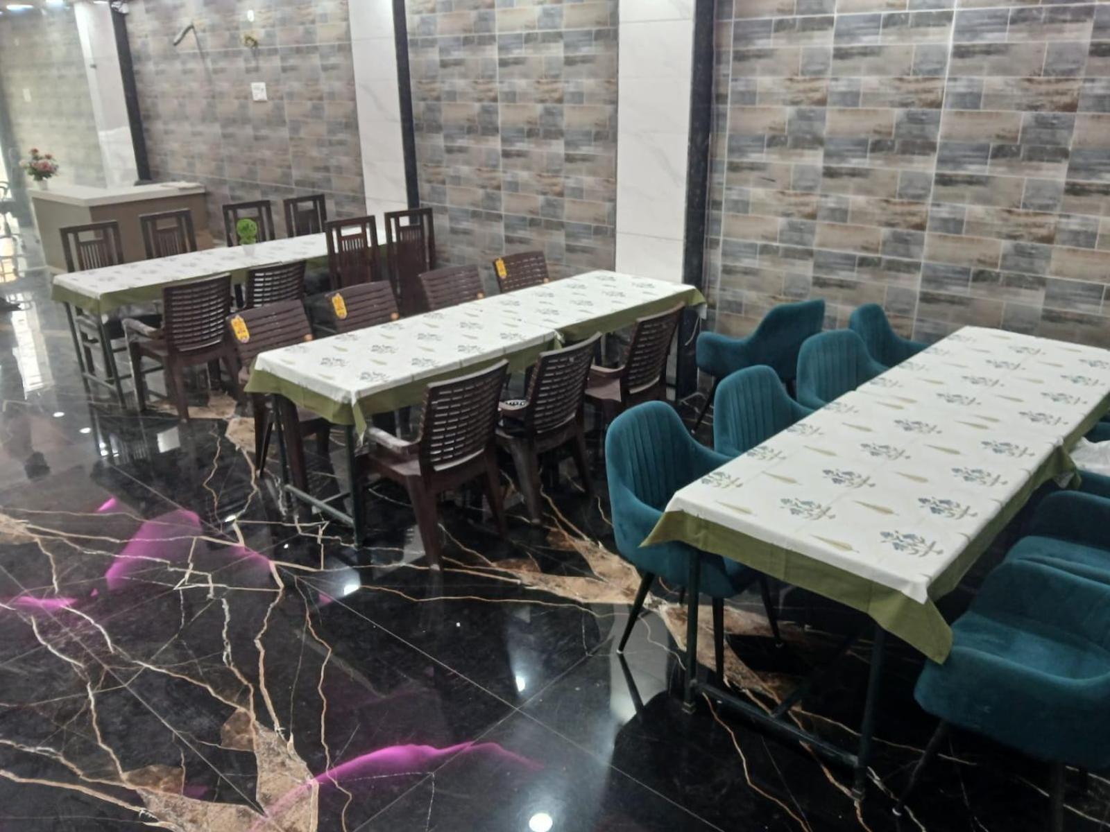 Hotel Pragati, New Loha Mandi